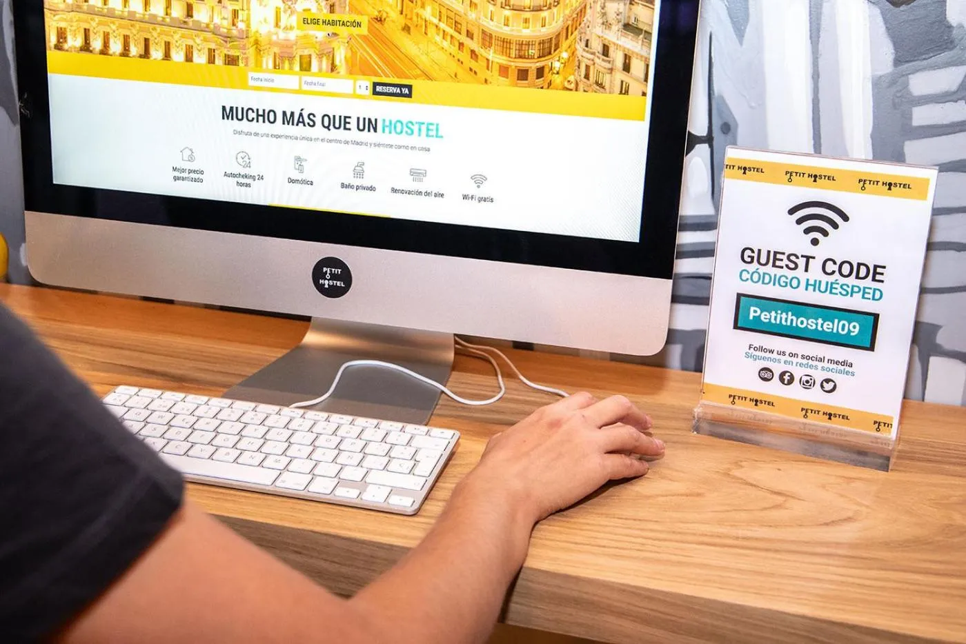 Decorative detail in Petit Hostel La Latina