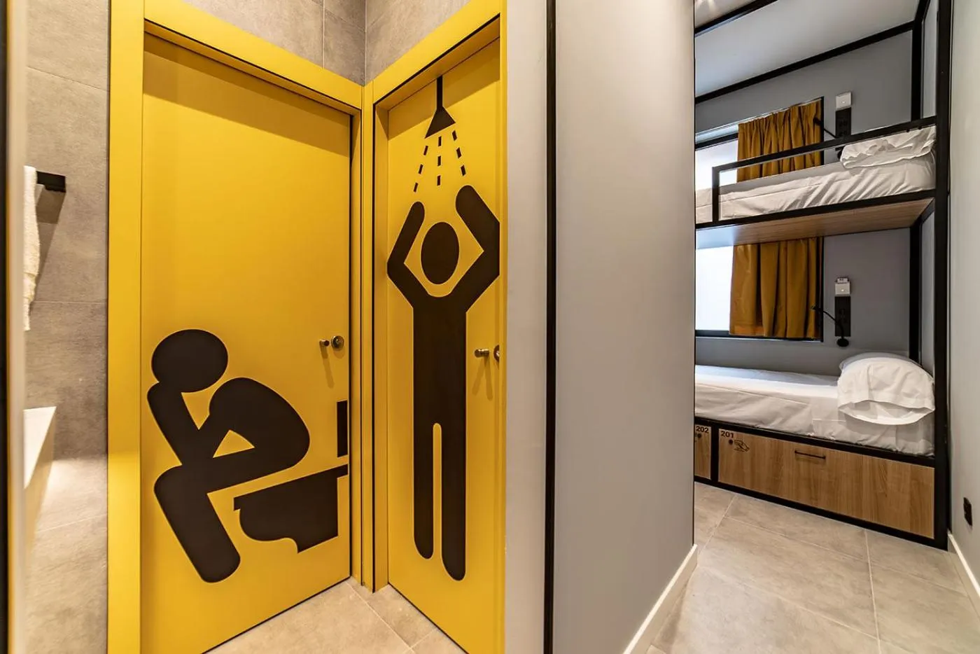 Bathroom, Bed in Petit Hostel La Latina