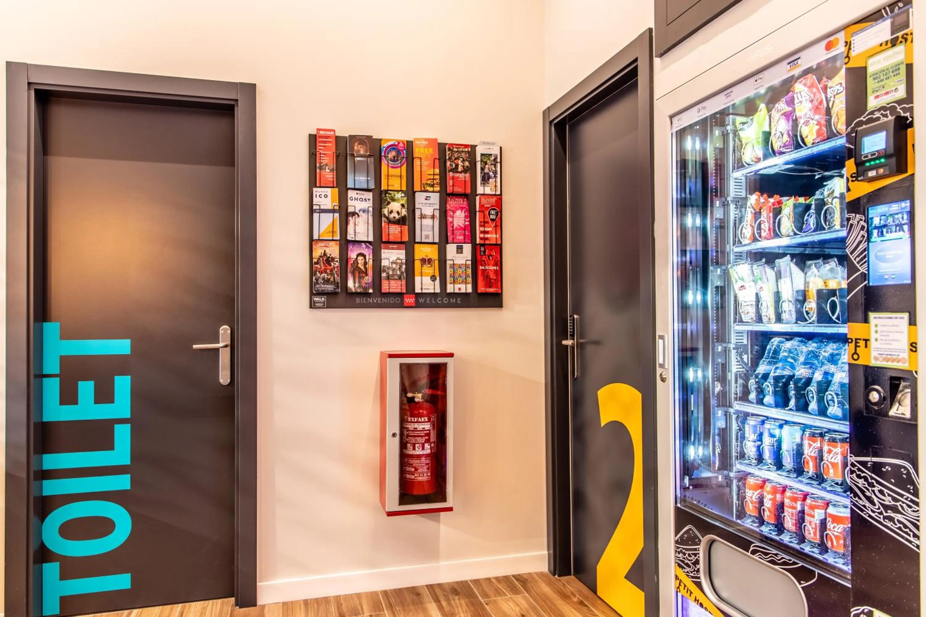 Communal lounge/ TV room in Petit Hostel La Latina