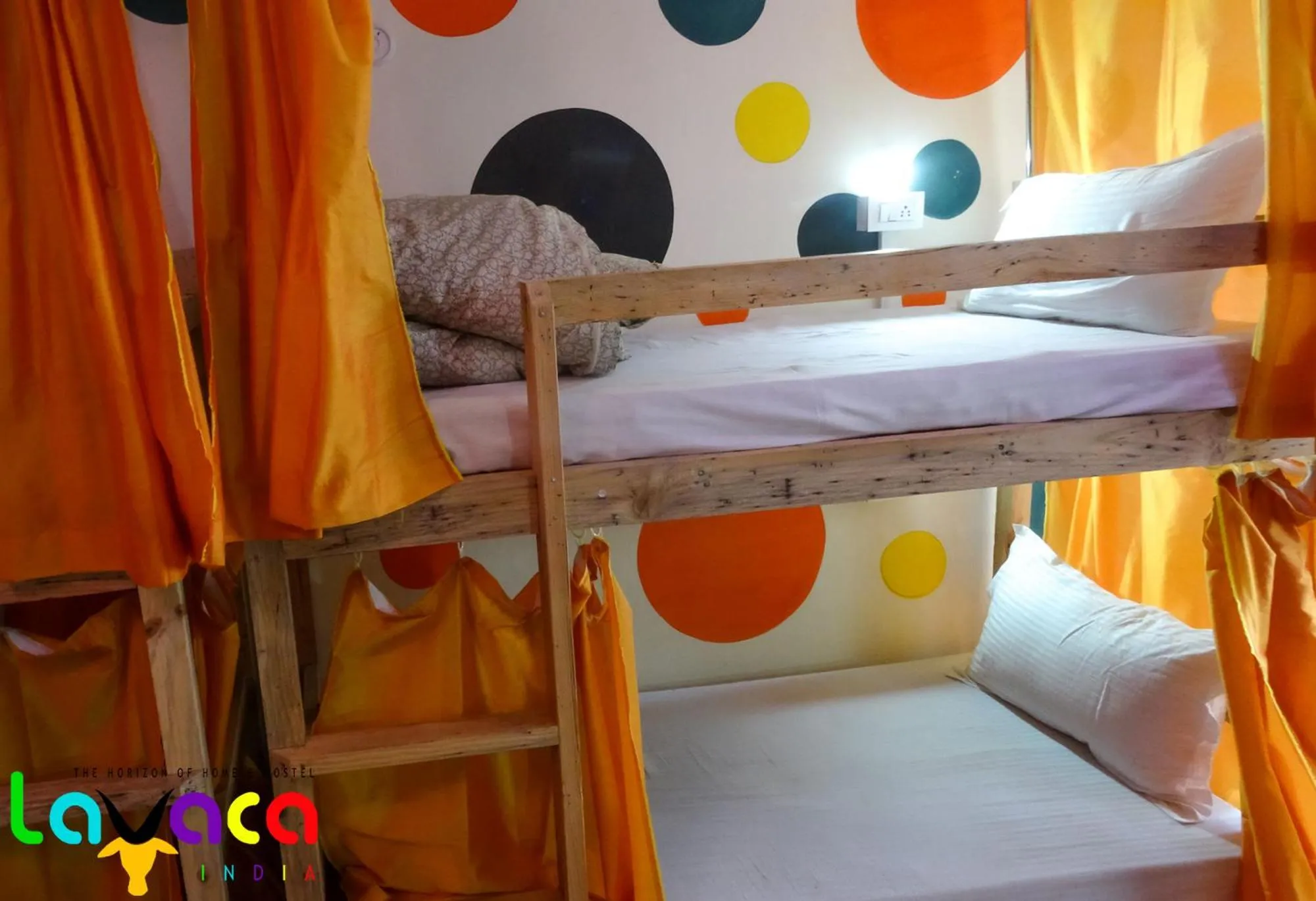 bunk bed, Bed in La Vaca India Manali