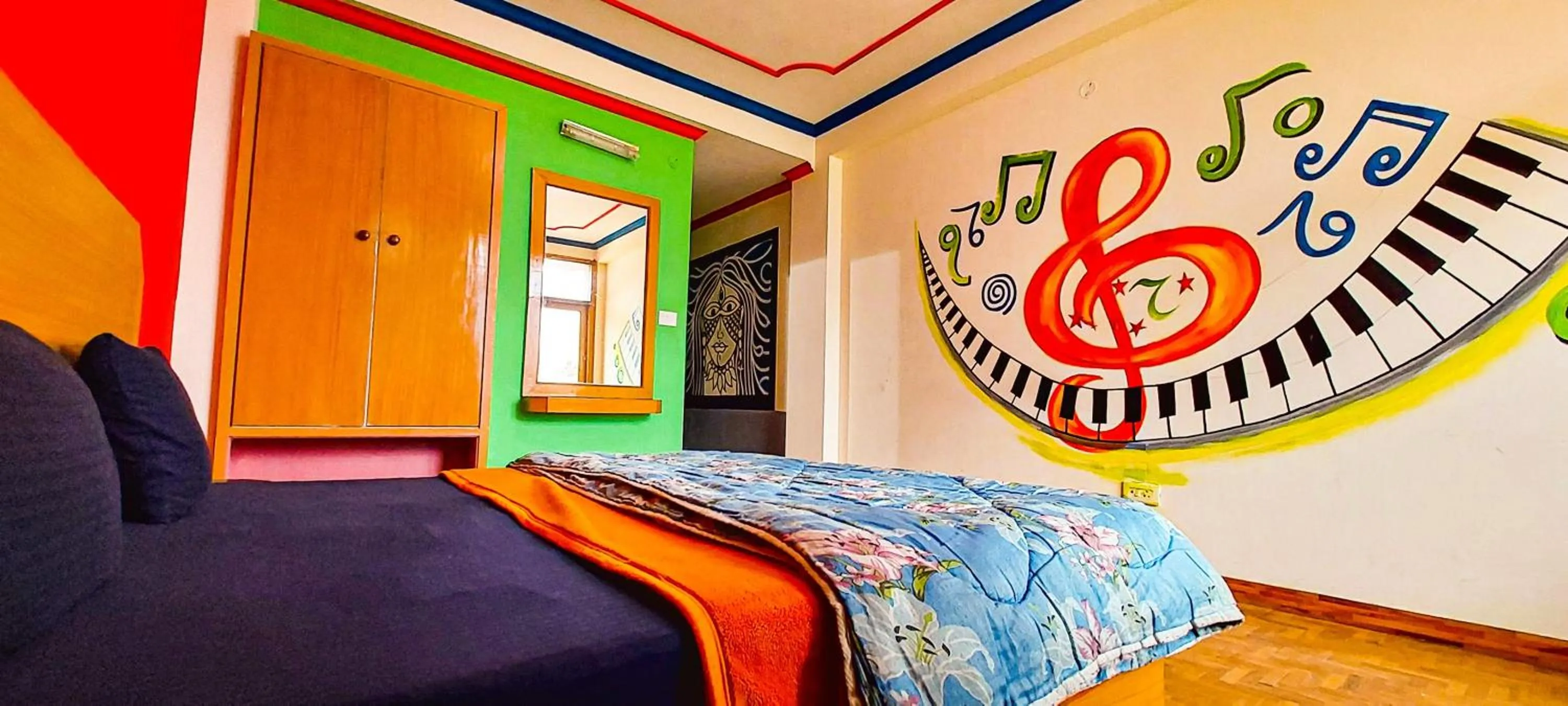 Bed in La Vaca India Manali