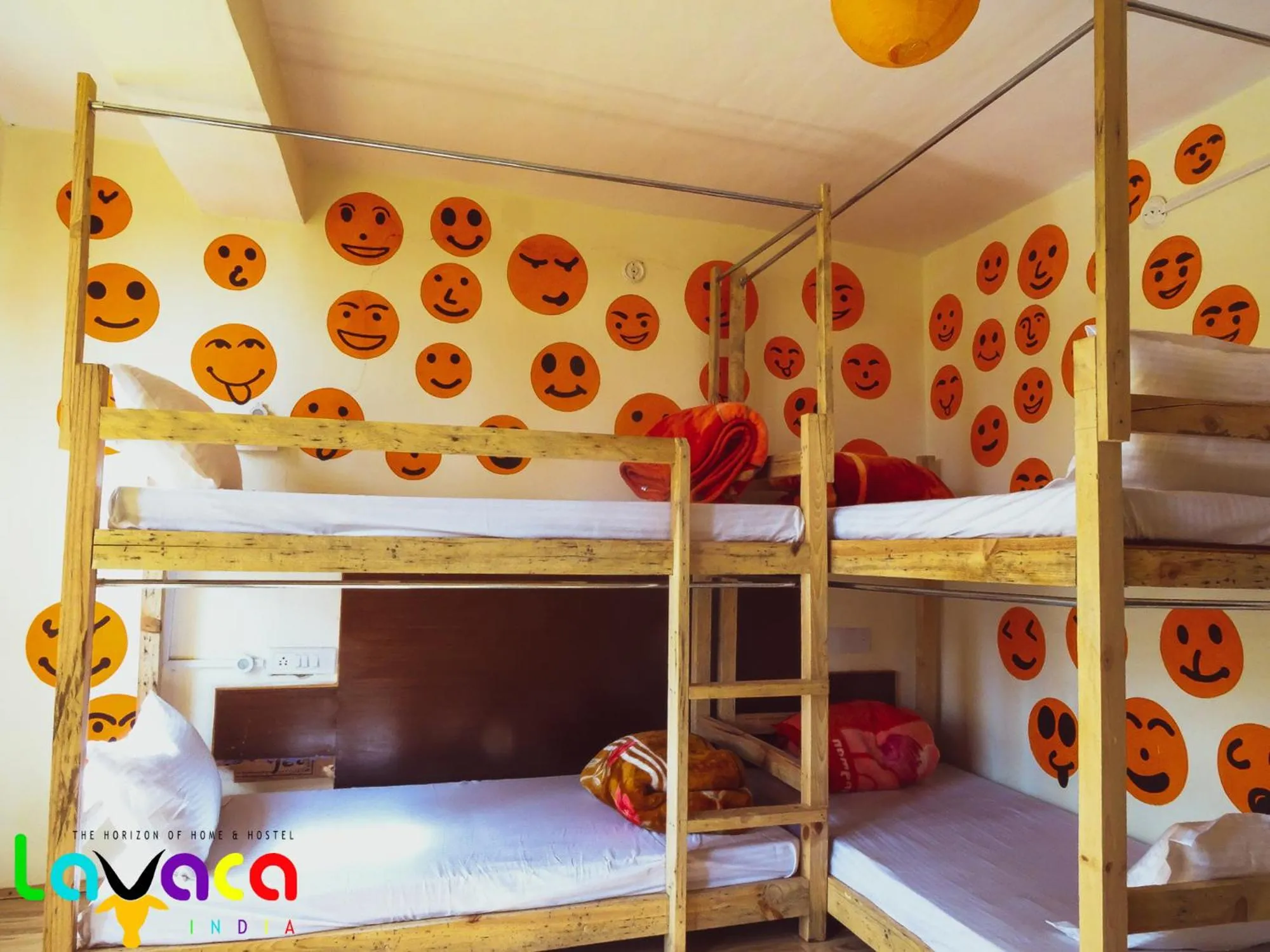 bunk bed, Bed in La Vaca India Manali