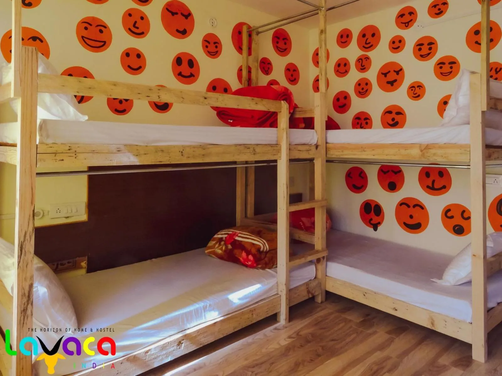 bunk bed, Bed in La Vaca India Manali