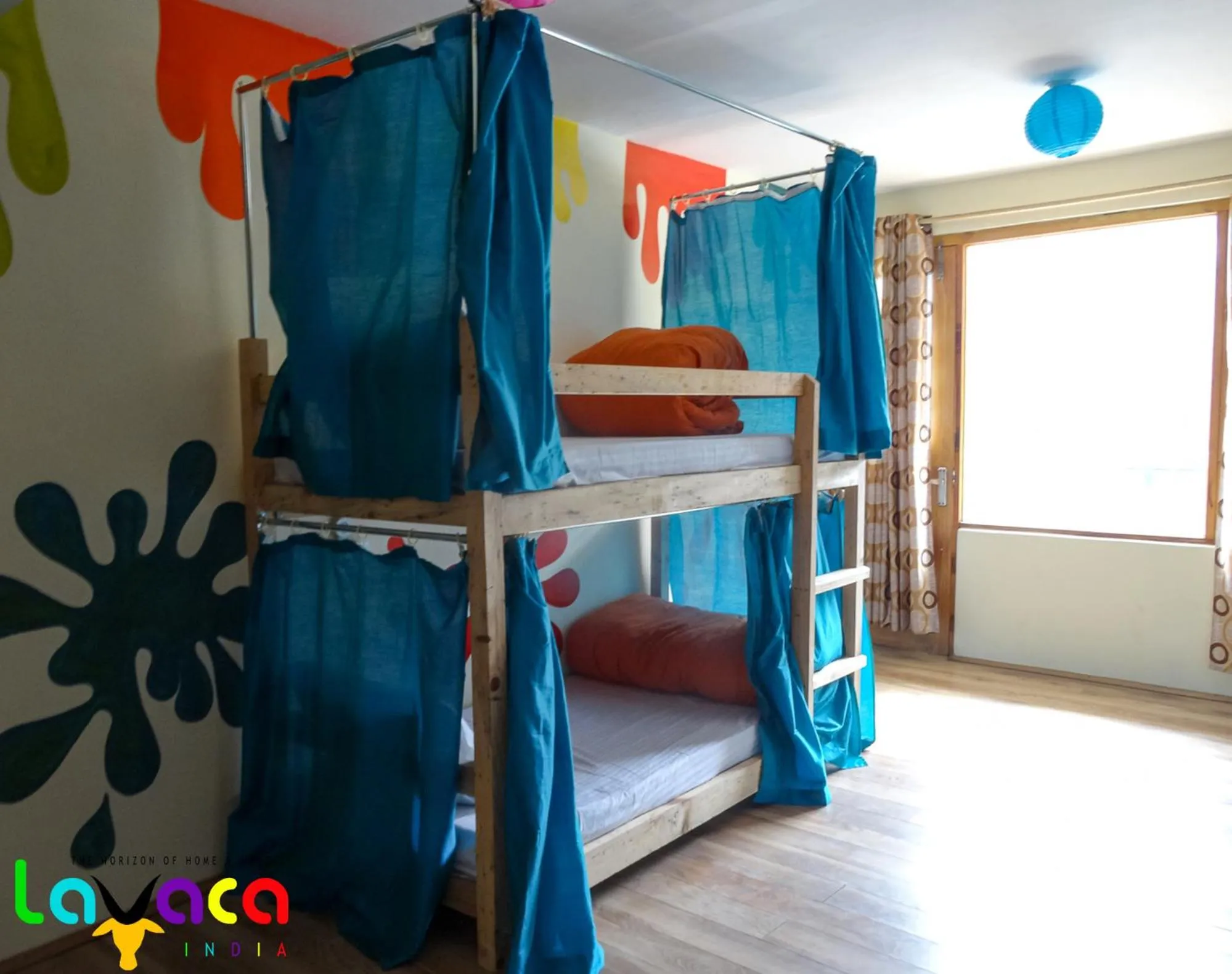 bunk bed, Bed in La Vaca India Manali