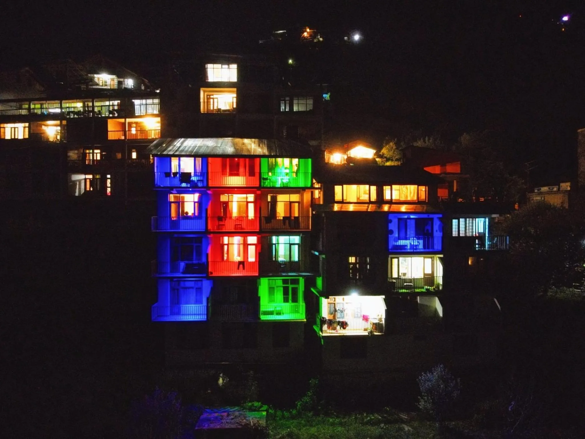 Property building in La Vaca India Manali