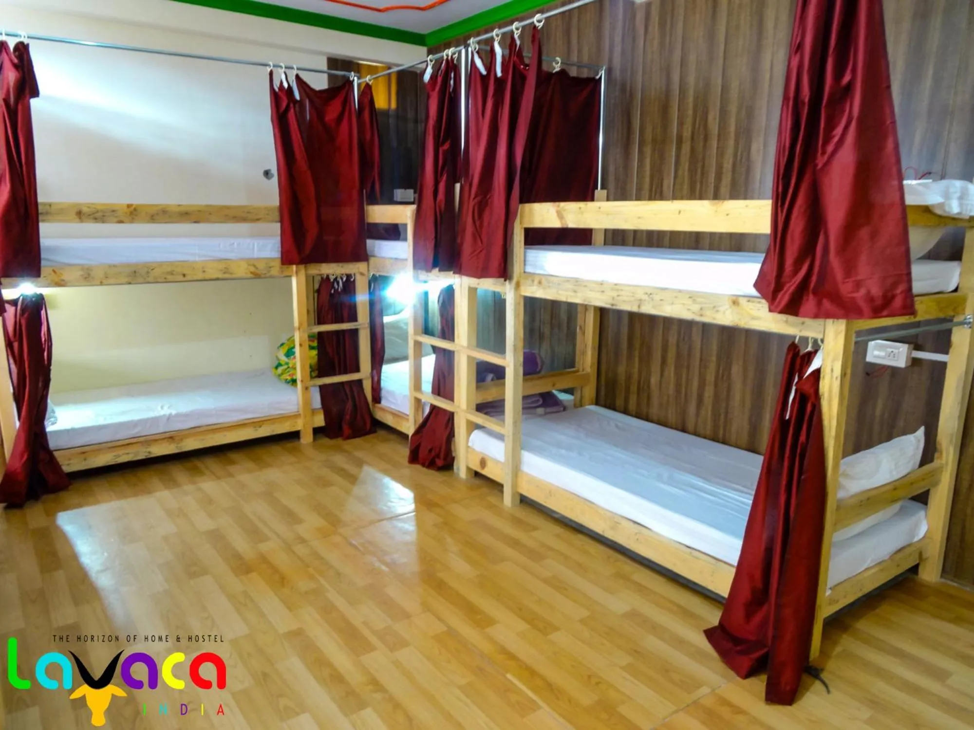 bunk bed, Bed in La Vaca India Manali