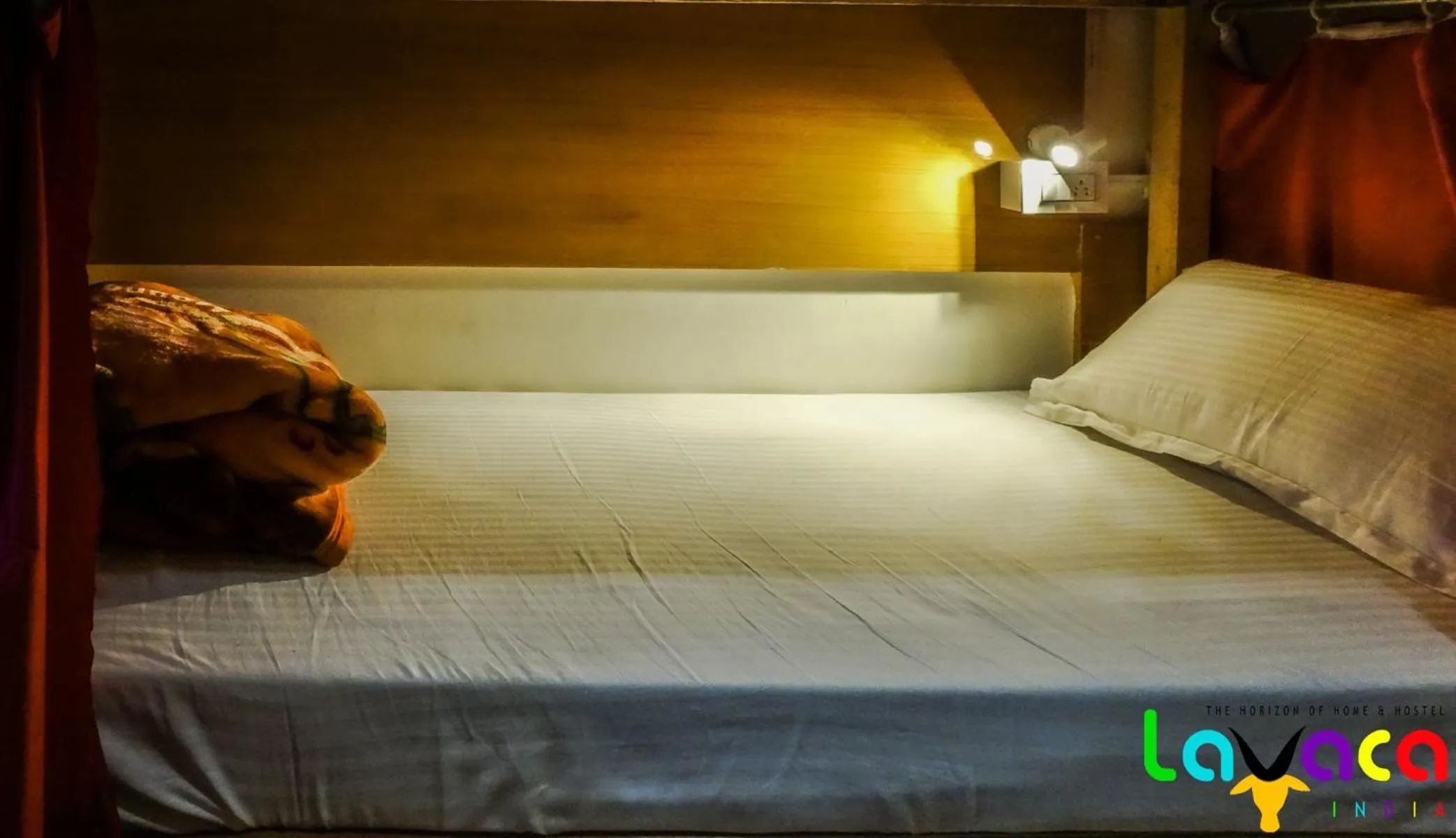 bunk bed, Bed in La Vaca India Manali