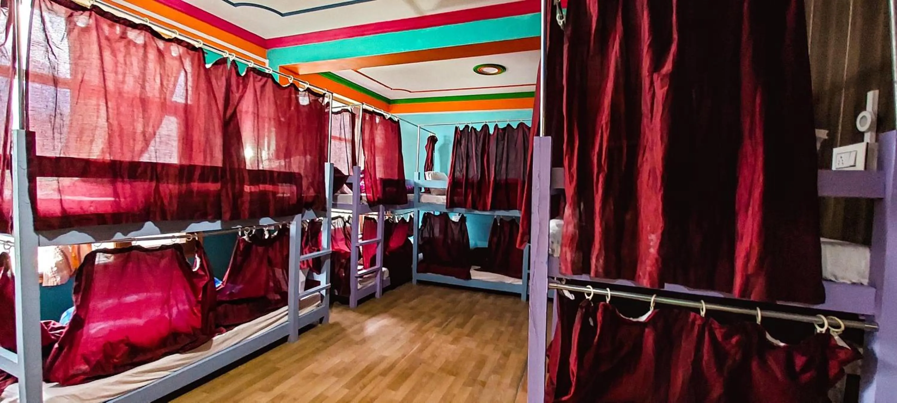 Bed in La Vaca India Manali