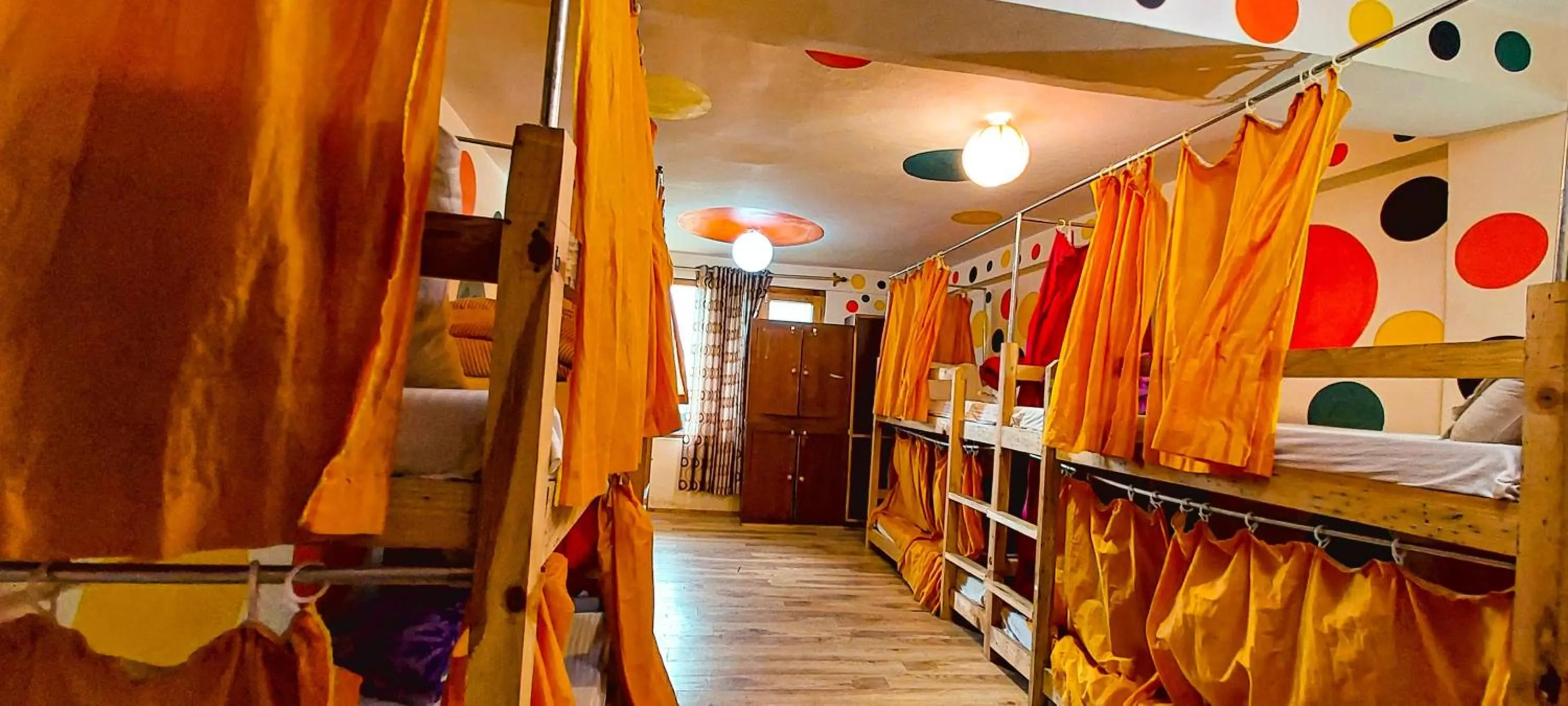 Bed in La Vaca India Manali