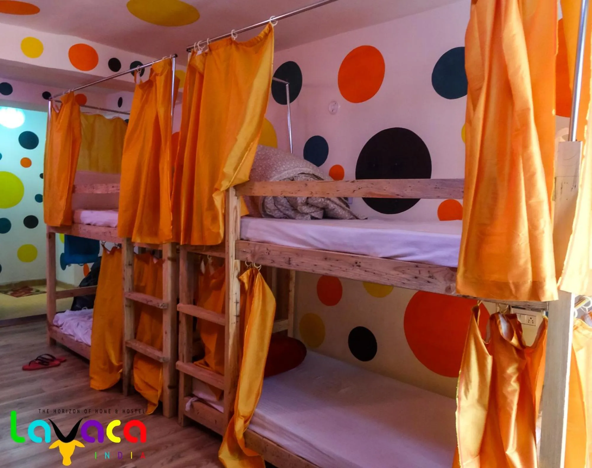 bunk bed, Bed in La Vaca India Manali
