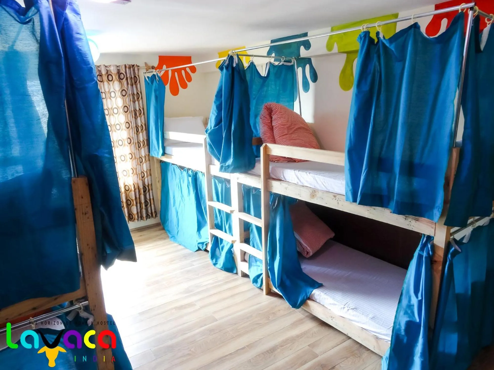 bunk bed, Bed in La Vaca India Manali