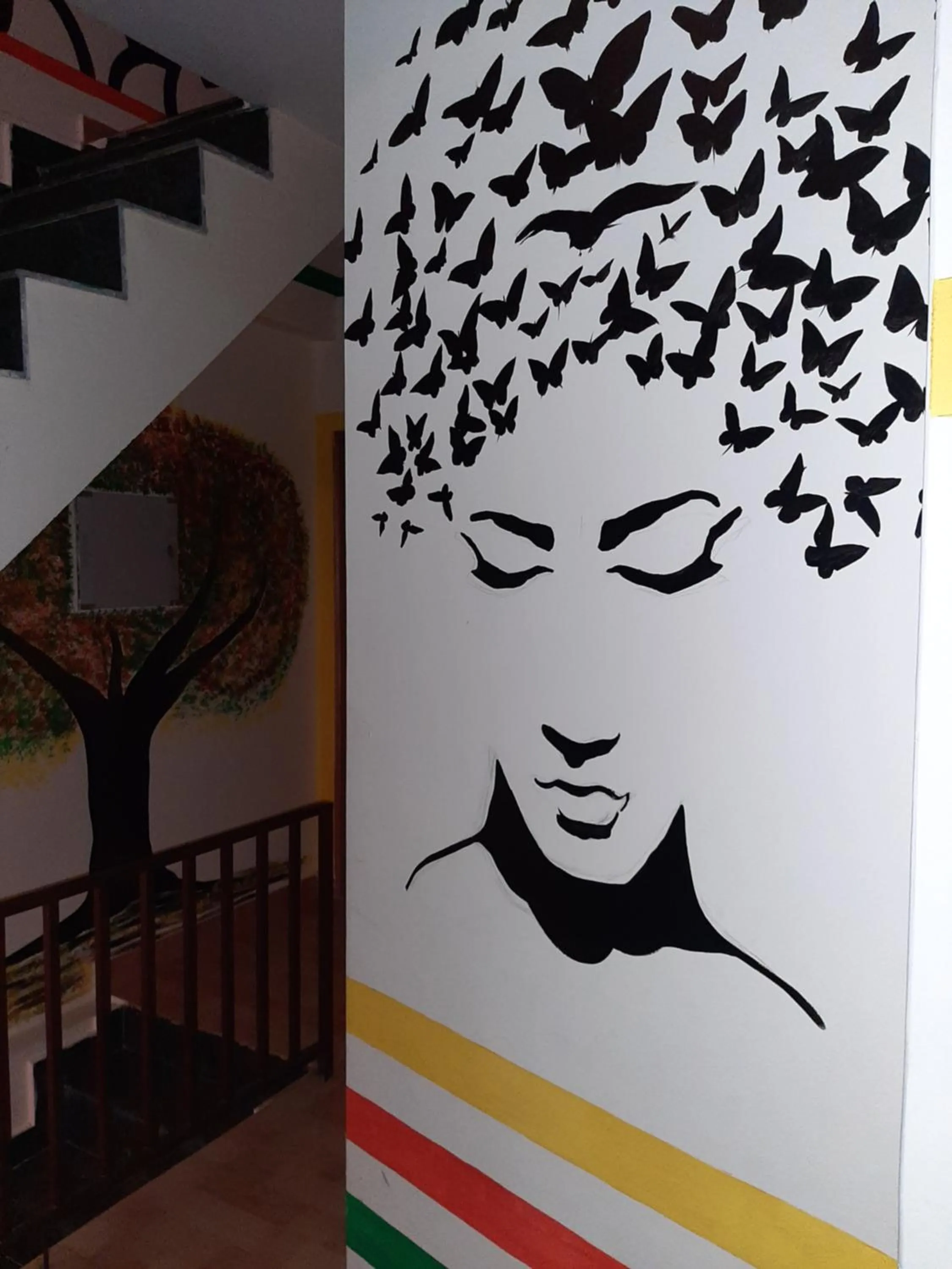 Facade/entrance in La Vaca India Manali