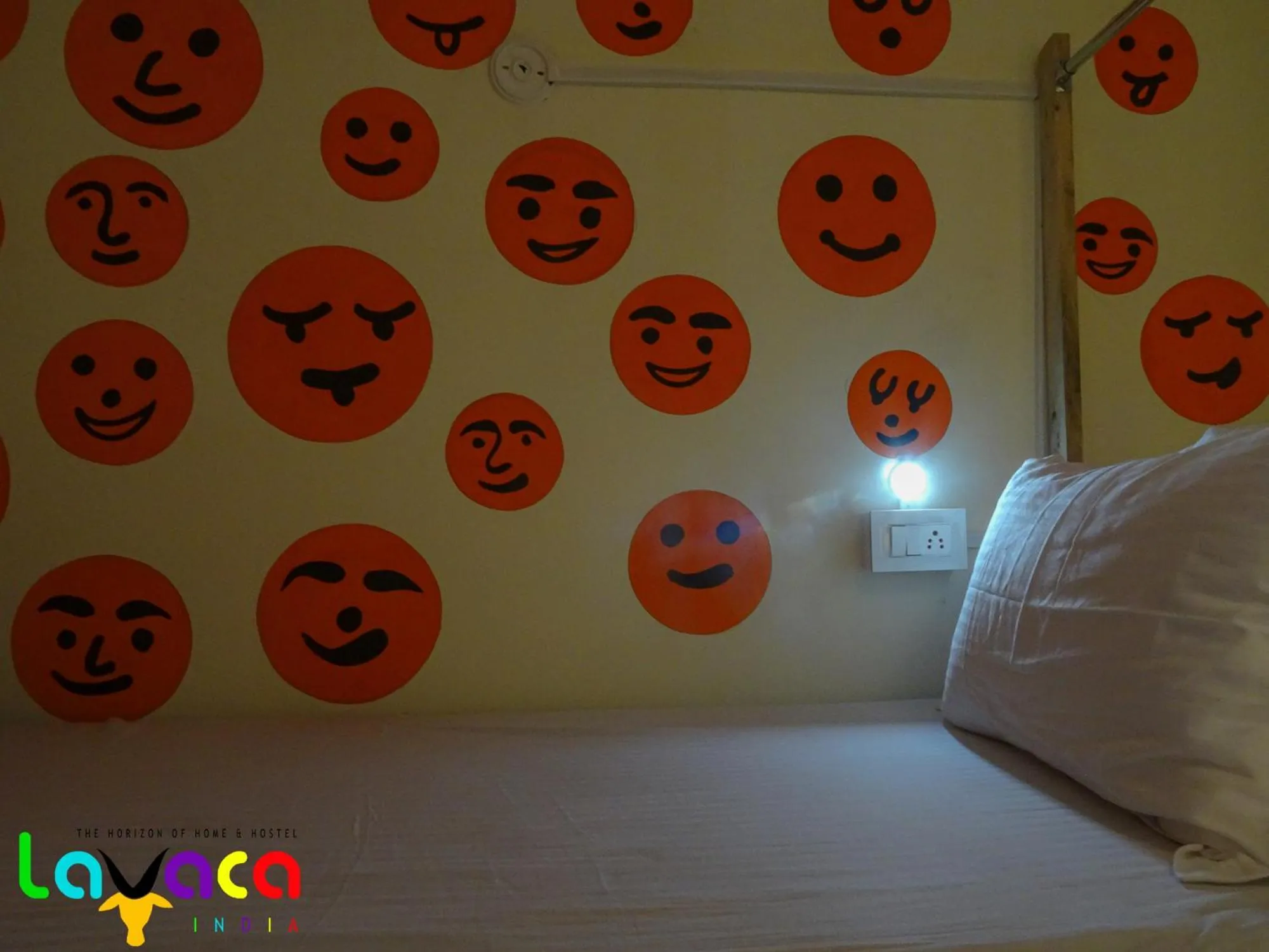 bunk bed, Bed in La Vaca India Manali