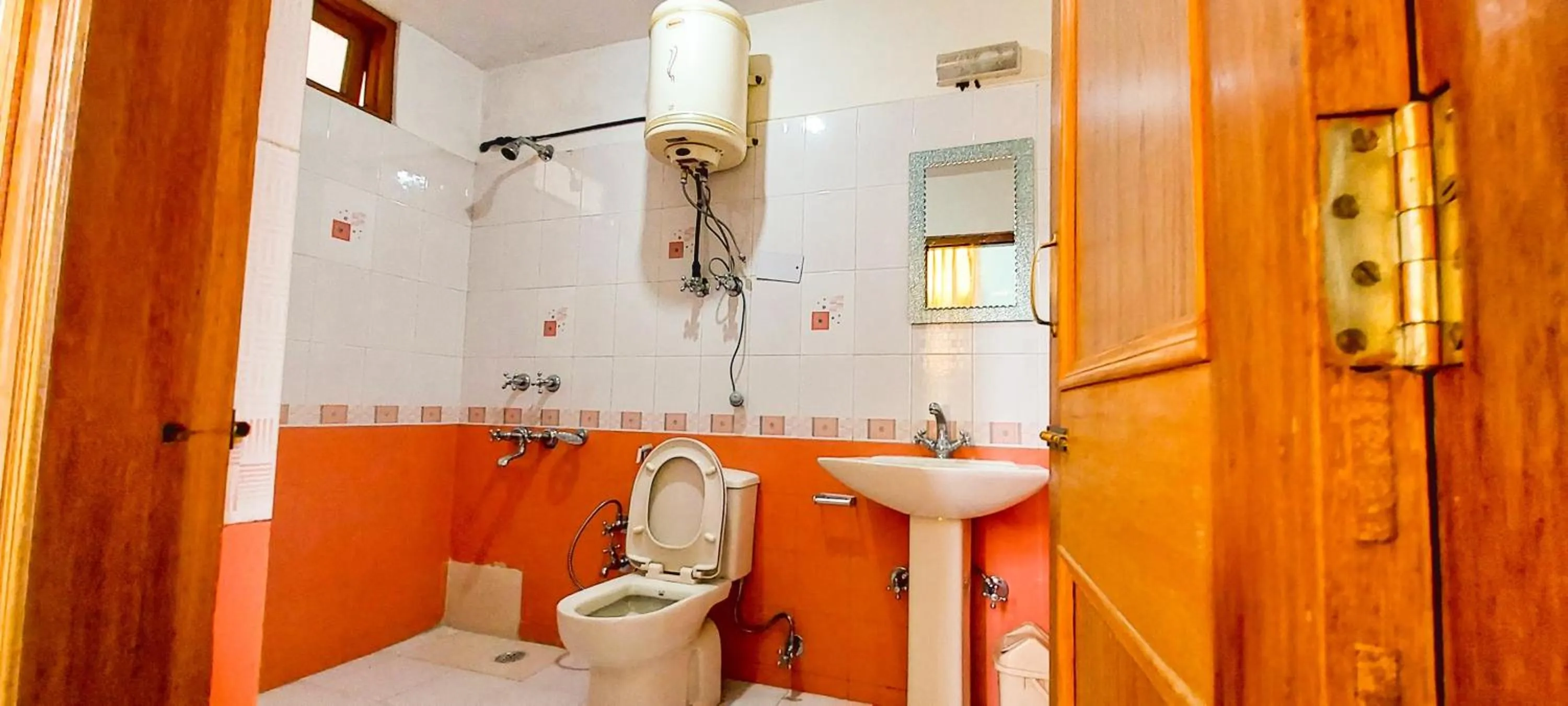 Shower in La Vaca India Manali