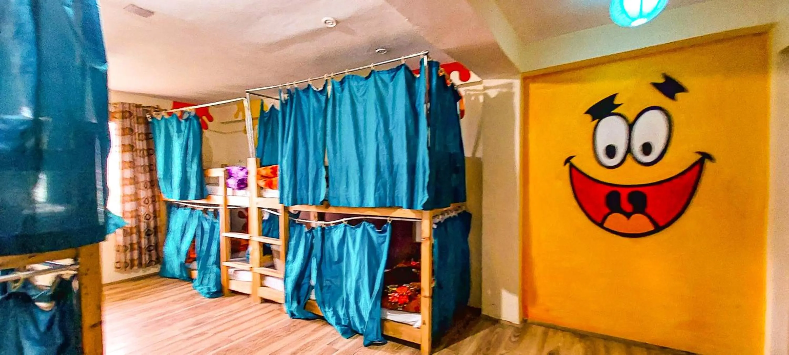 Bed in La Vaca India Manali