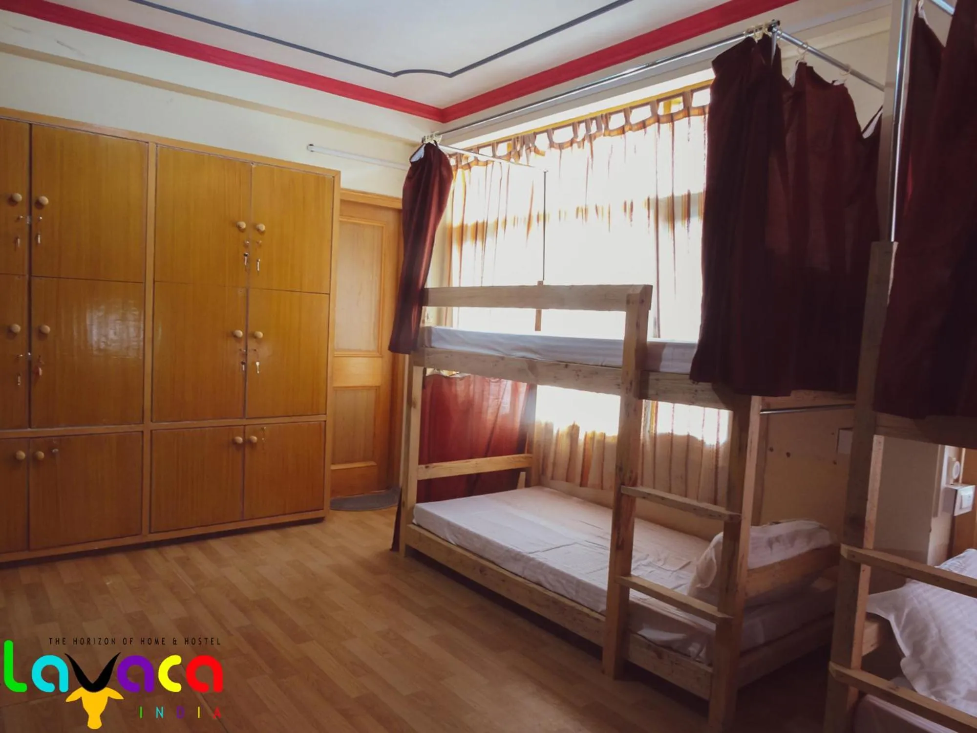 bunk bed, Bed in La Vaca India Manali