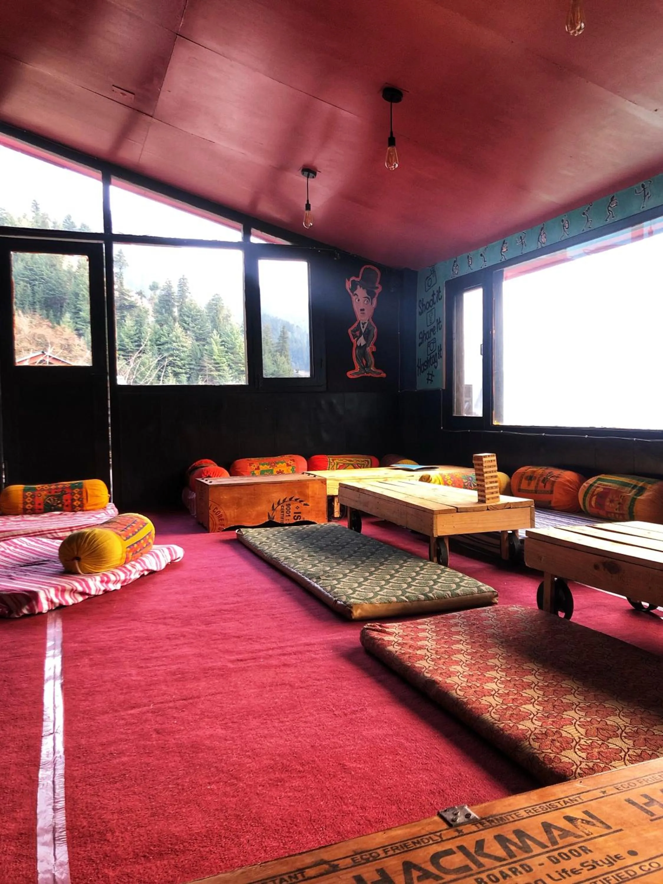 Business facilities in La Vaca India Manali