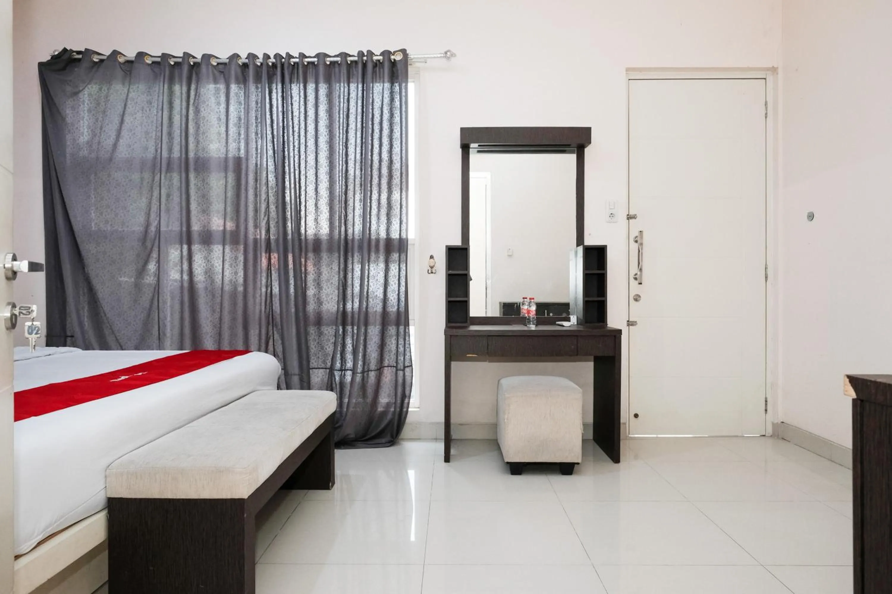Bedroom, Bed in RedDoorz near UNESA Citraland Surabaya