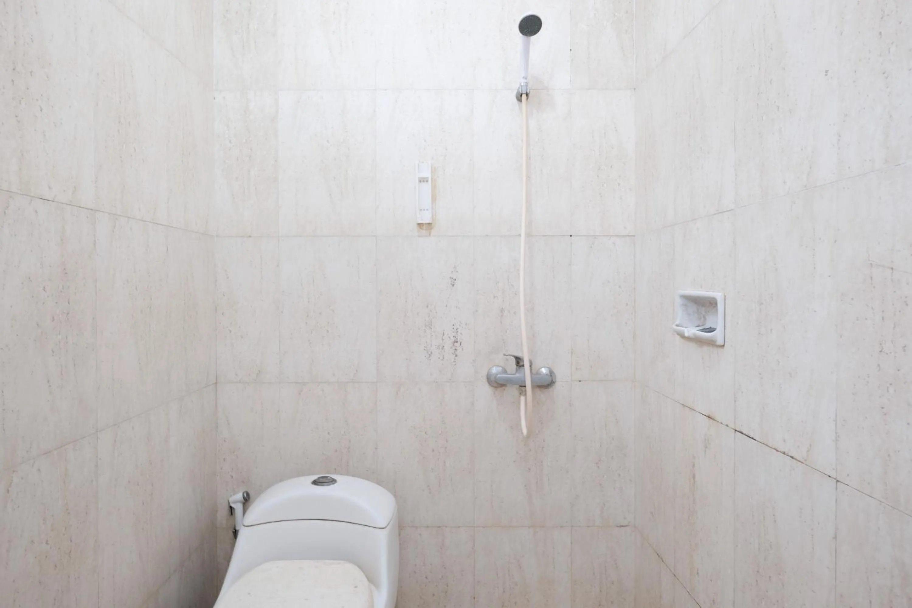 Bathroom in RedDoorz near UNESA Citraland Surabaya