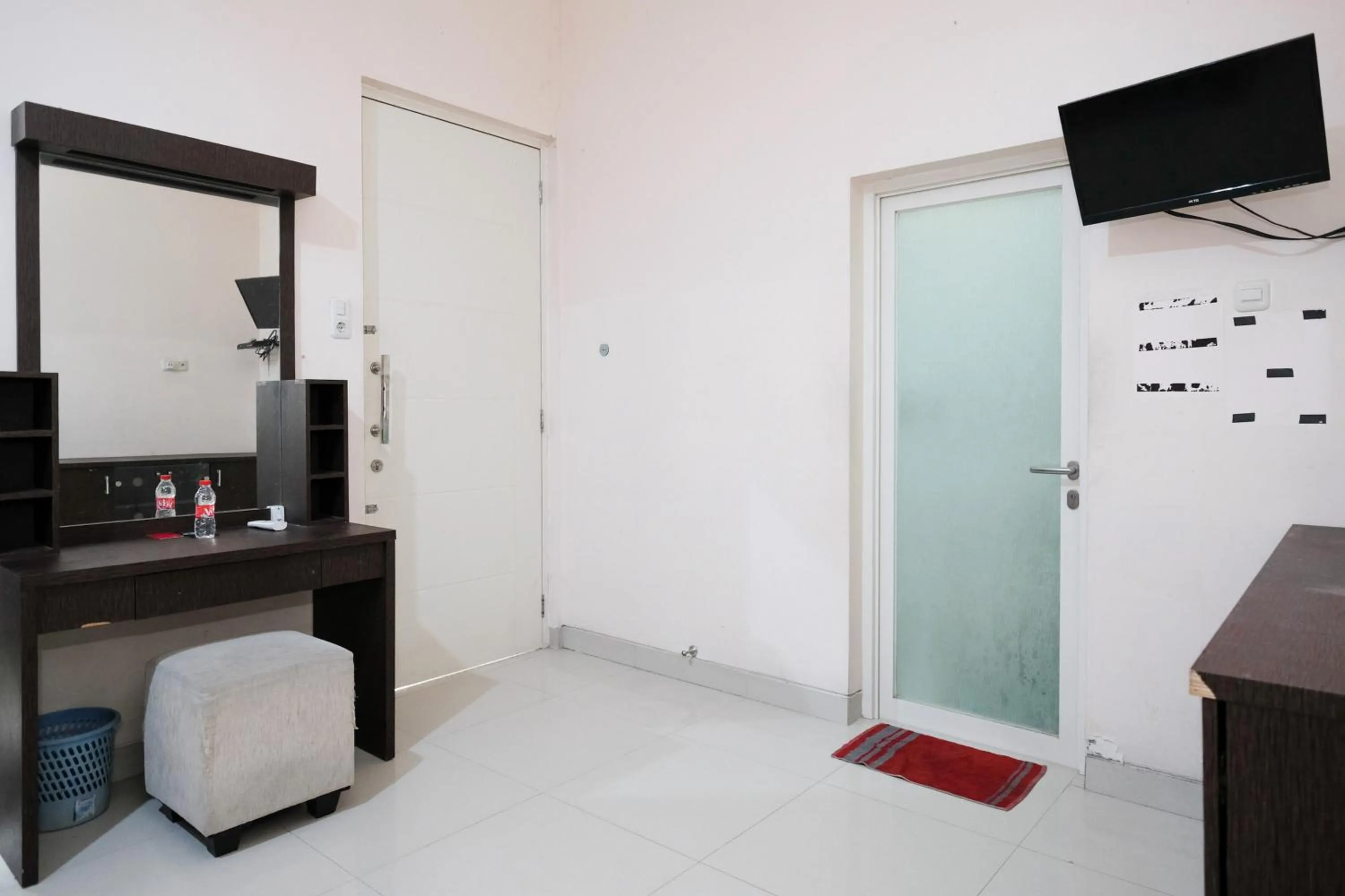 Other, Bed in RedDoorz near UNESA Citraland Surabaya