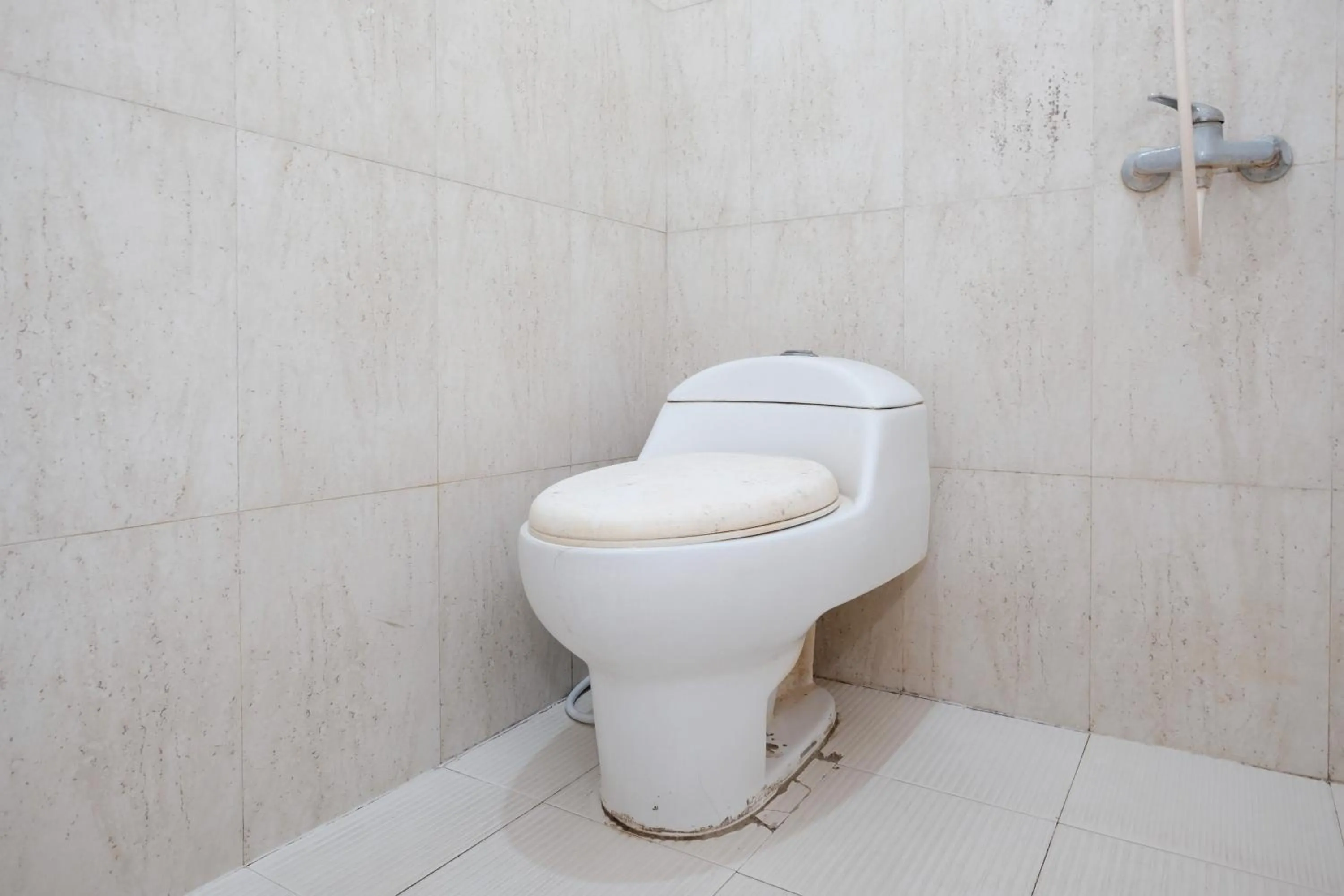 Bathroom in RedDoorz near UNESA Citraland Surabaya