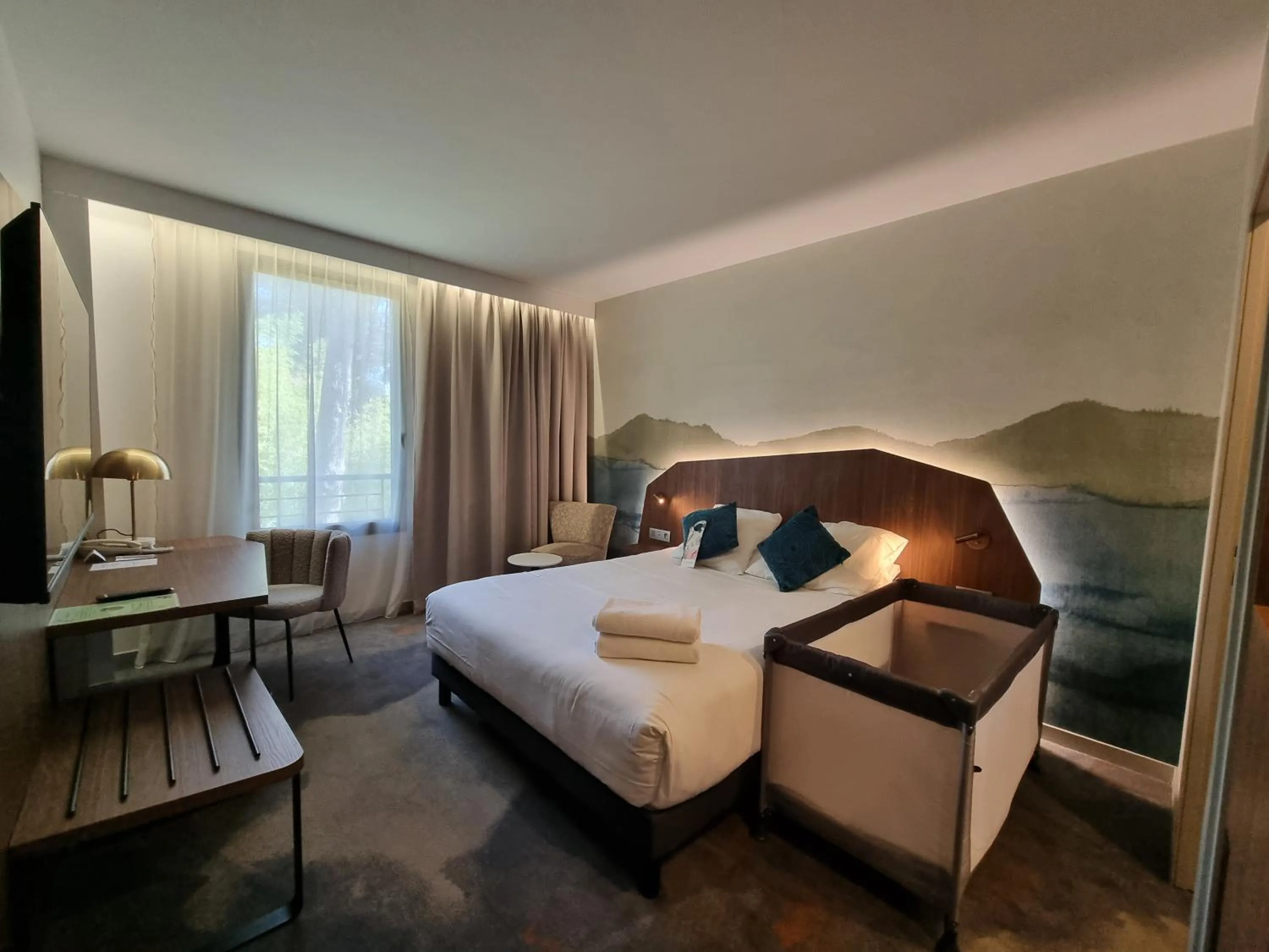 children, Bed in Mercure Aix-en-Provence La Duranne Gare TGV