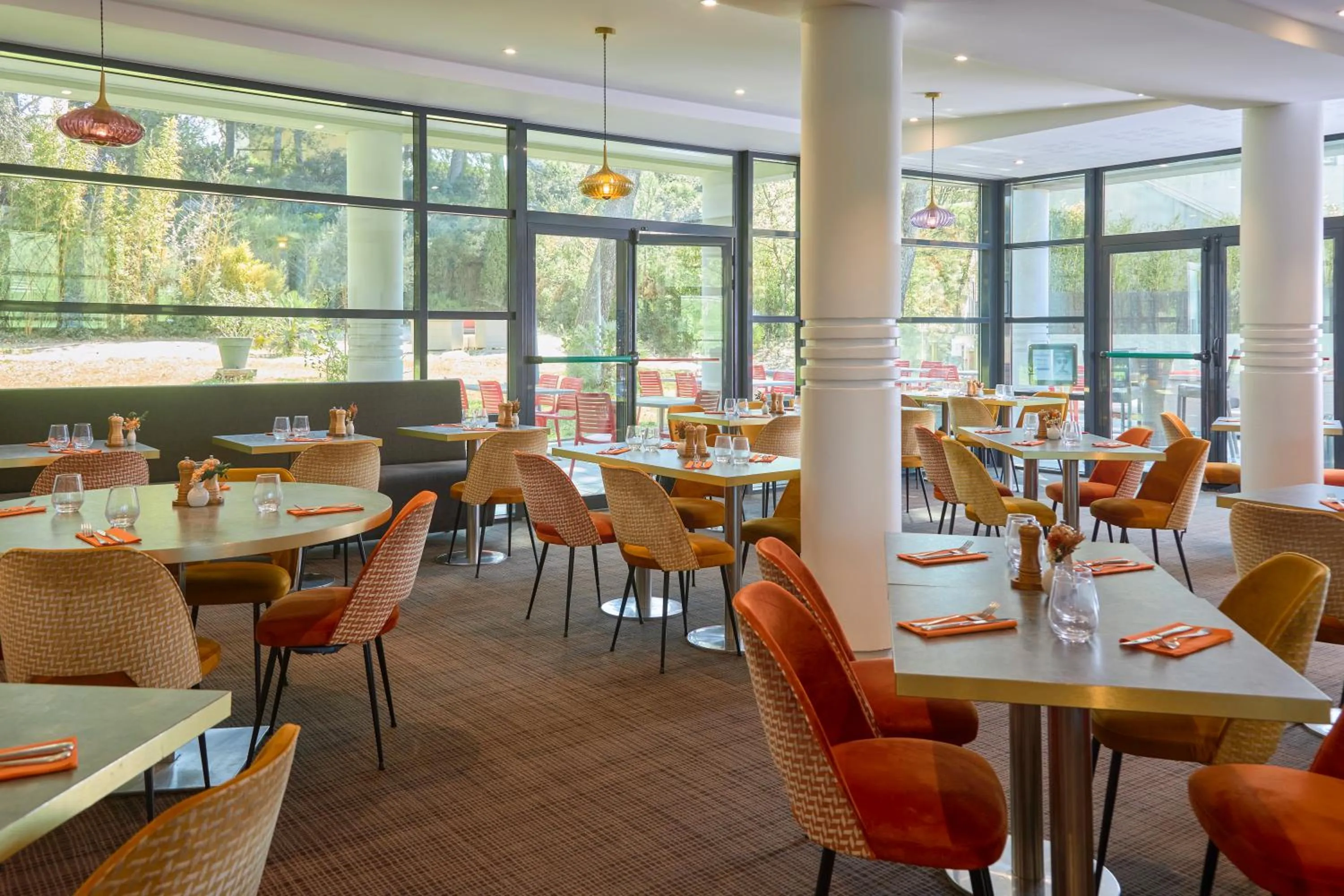 Restaurant/places to eat in Mercure Aix-en-Provence La Duranne Gare TGV
