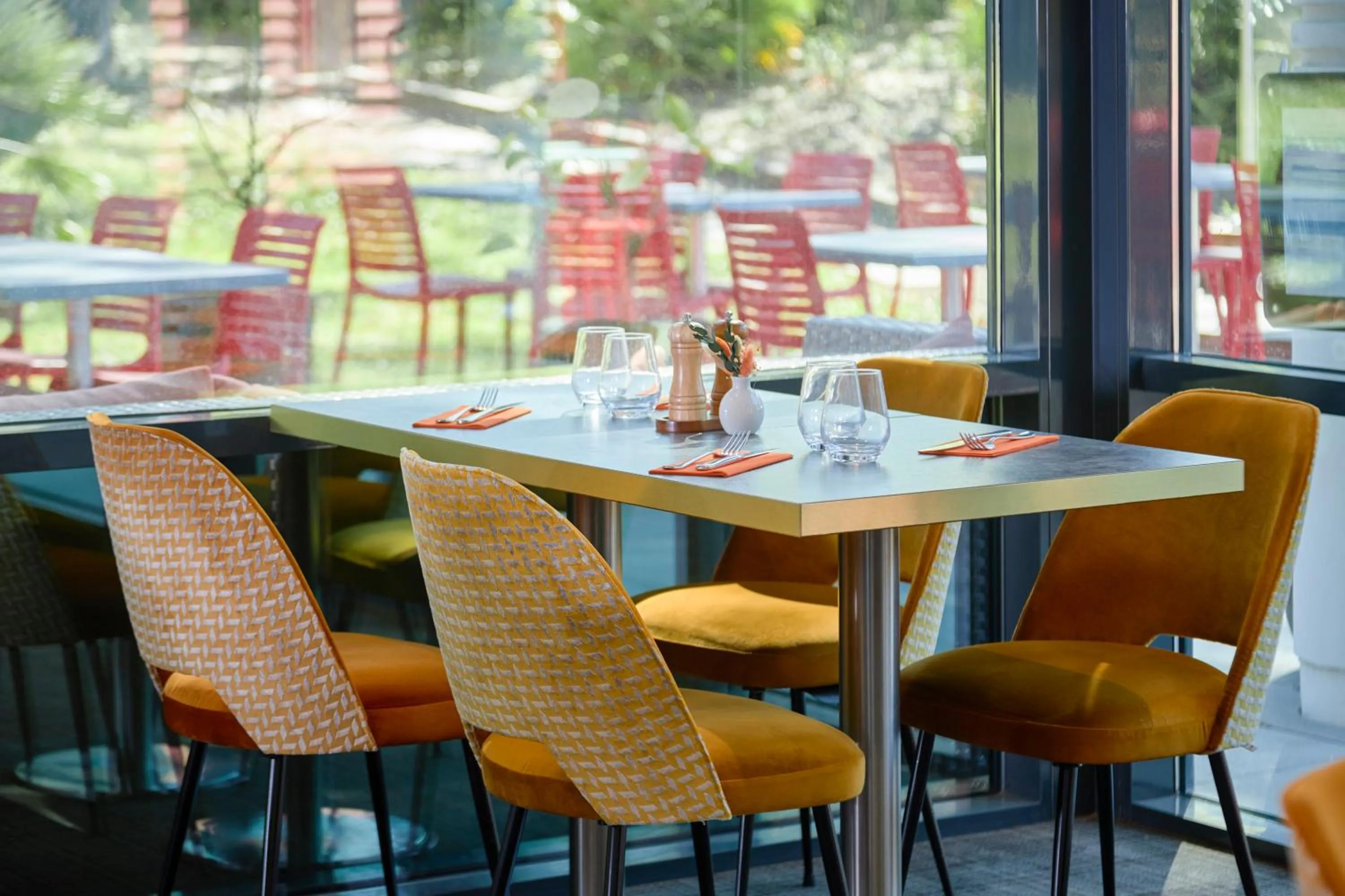 Restaurant/places to eat in Mercure Aix-en-Provence La Duranne Gare TGV