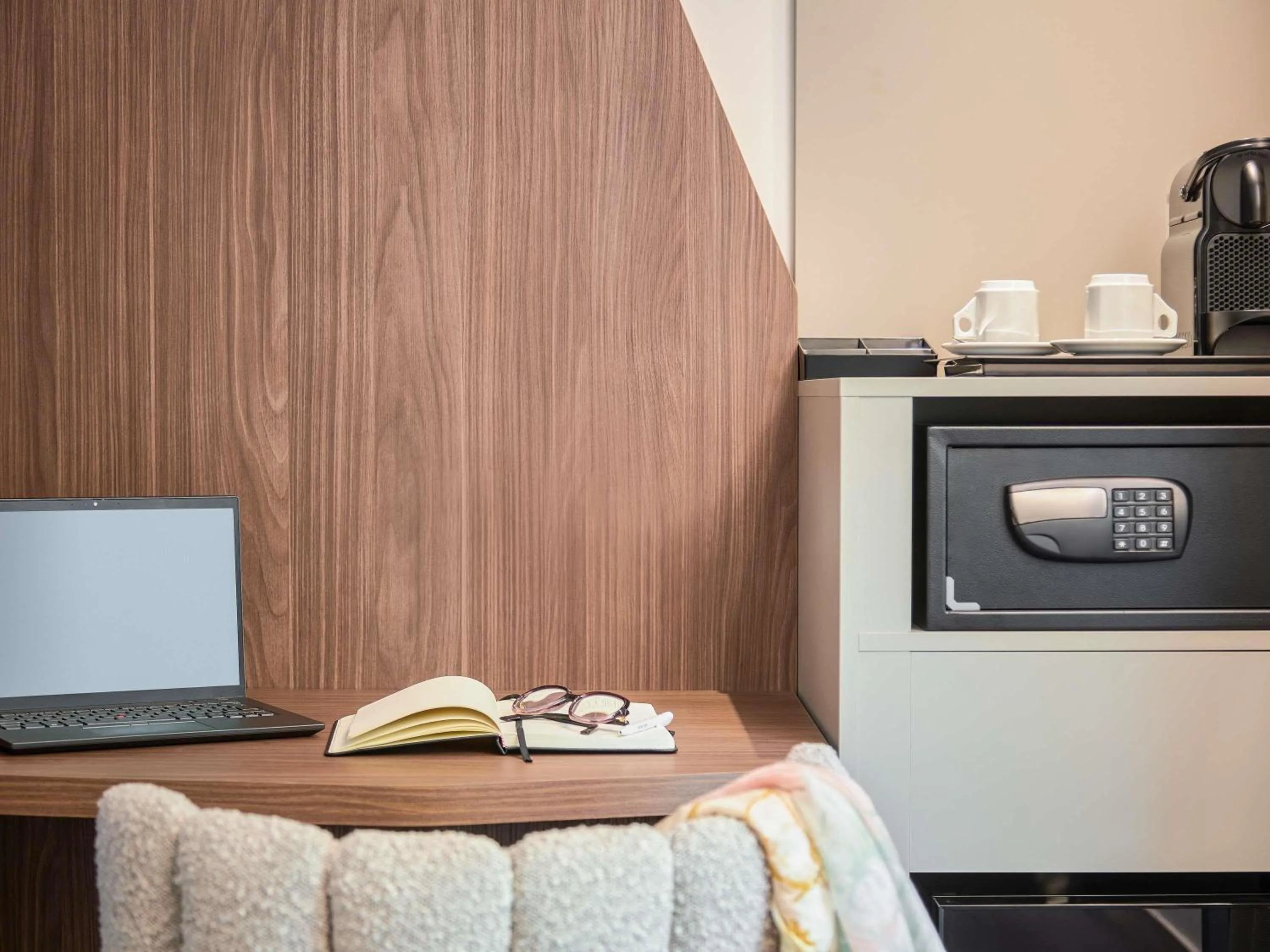 Seating area in Mercure Aix-en-Provence La Duranne Gare TGV