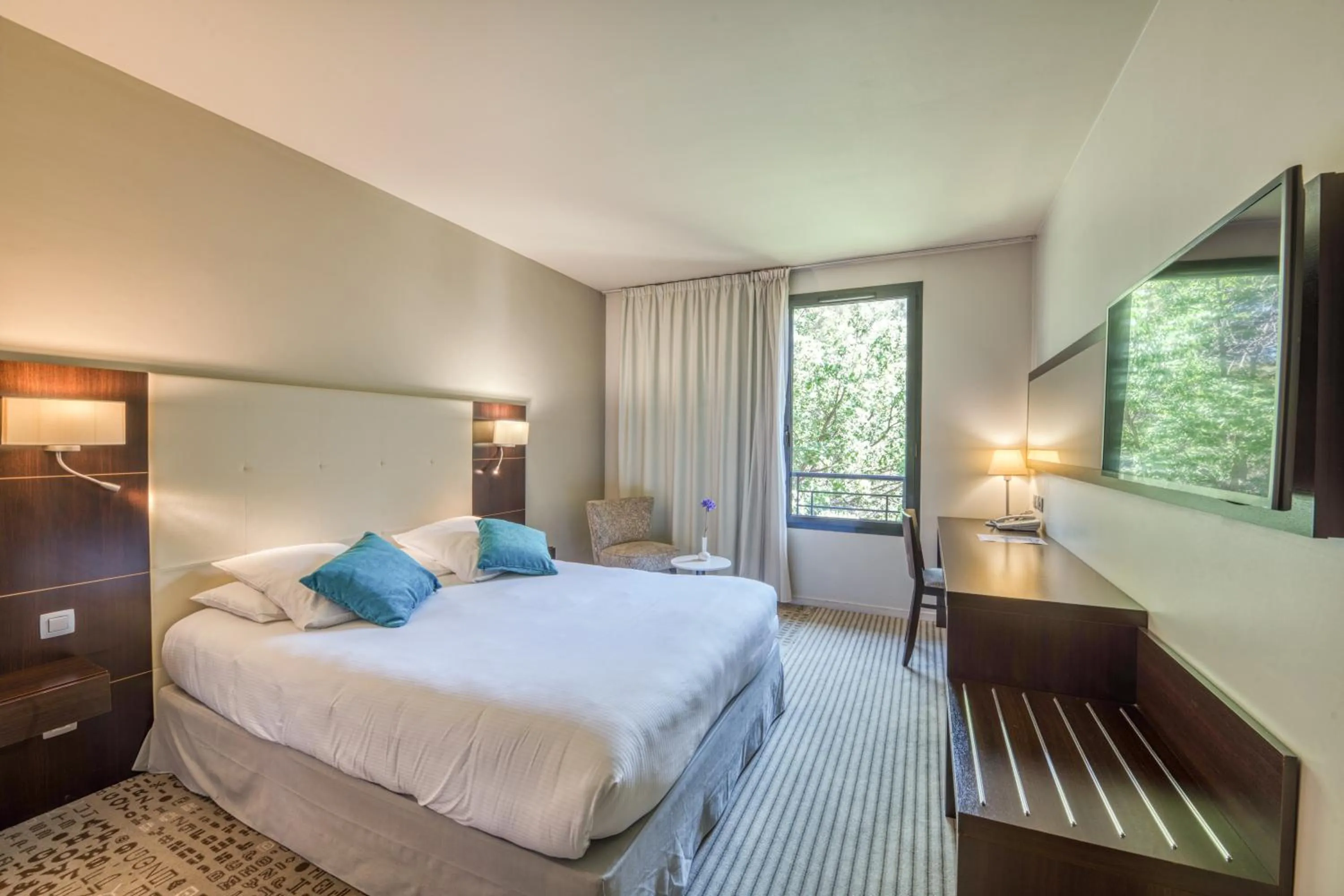 Bedroom, Bed in Mercure Aix-en-Provence La Duranne Gare TGV