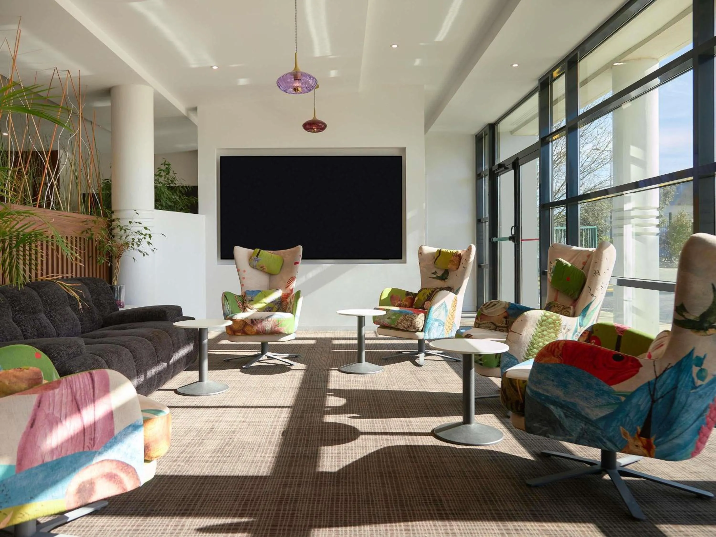 TV and multimedia in Mercure Aix-en-Provence La Duranne Gare TGV