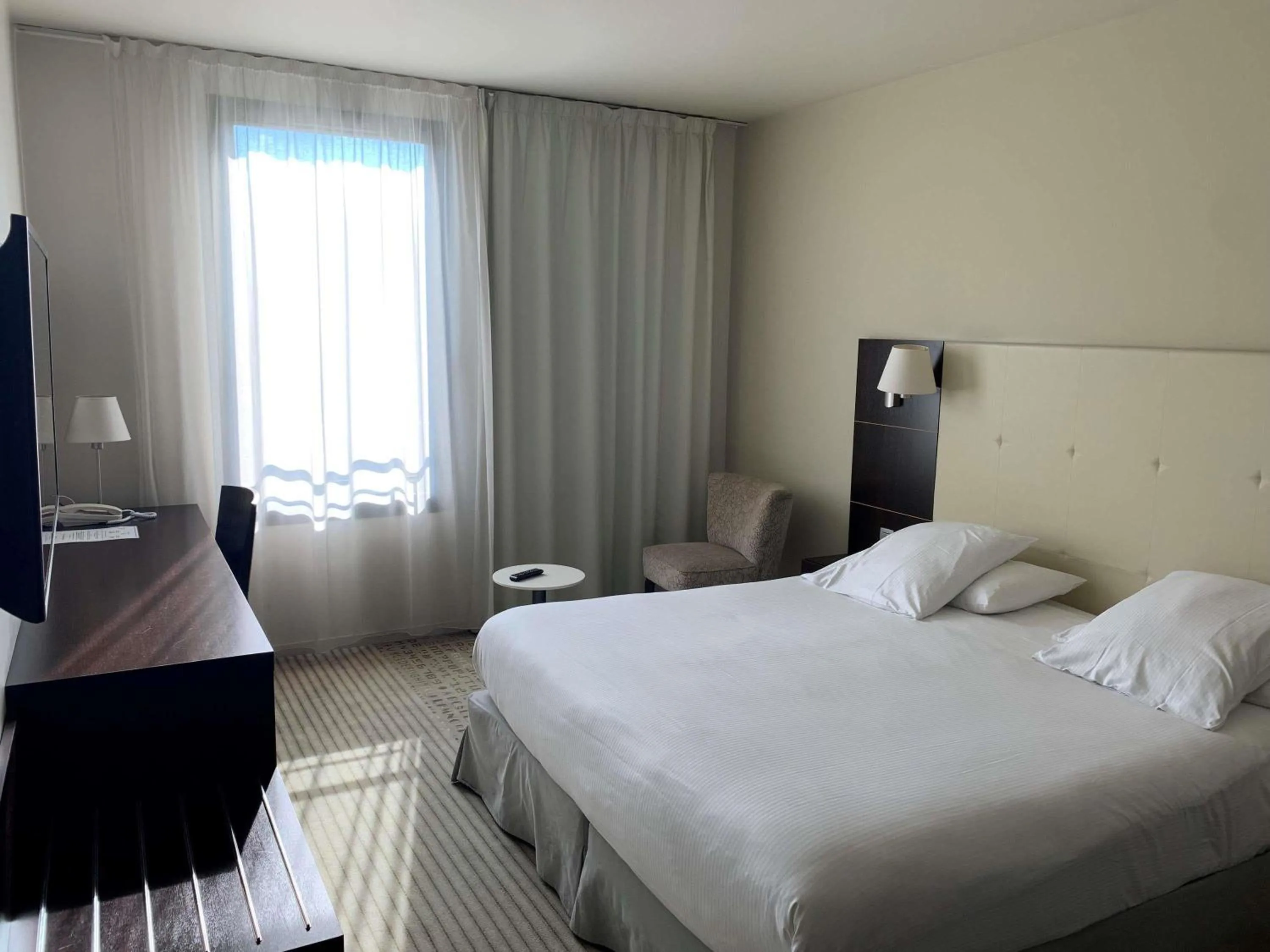 Bed in Mercure Aix-en-Provence La Duranne Gare TGV