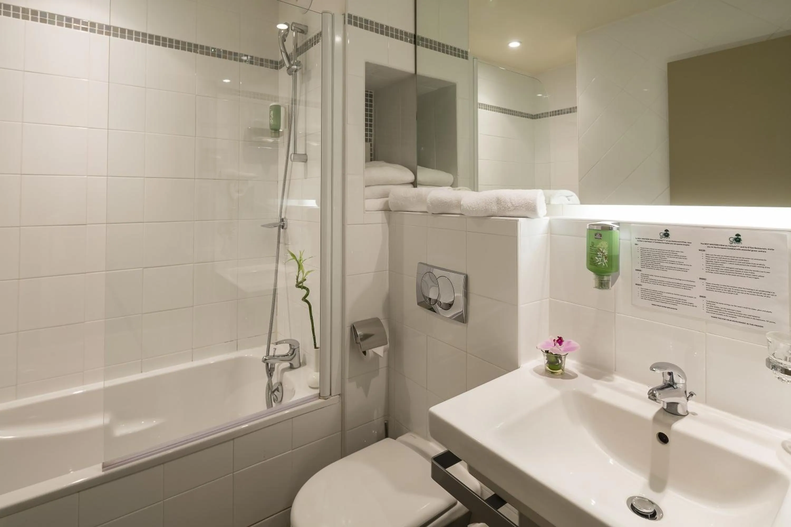 Bathroom in Best Western Hotel De Larbois