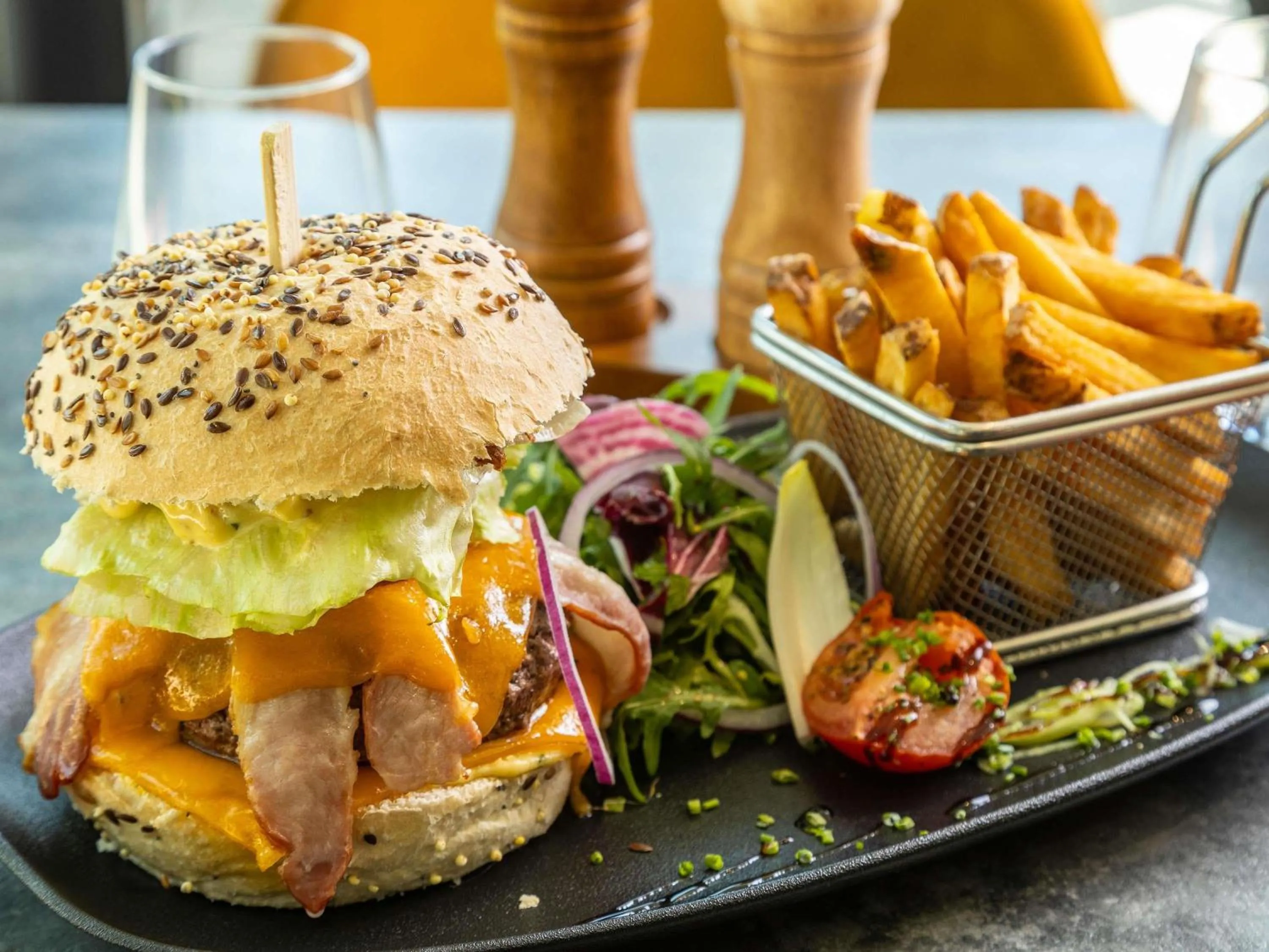 Restaurant/places to eat in Mercure Aix-en-Provence La Duranne Gare TGV