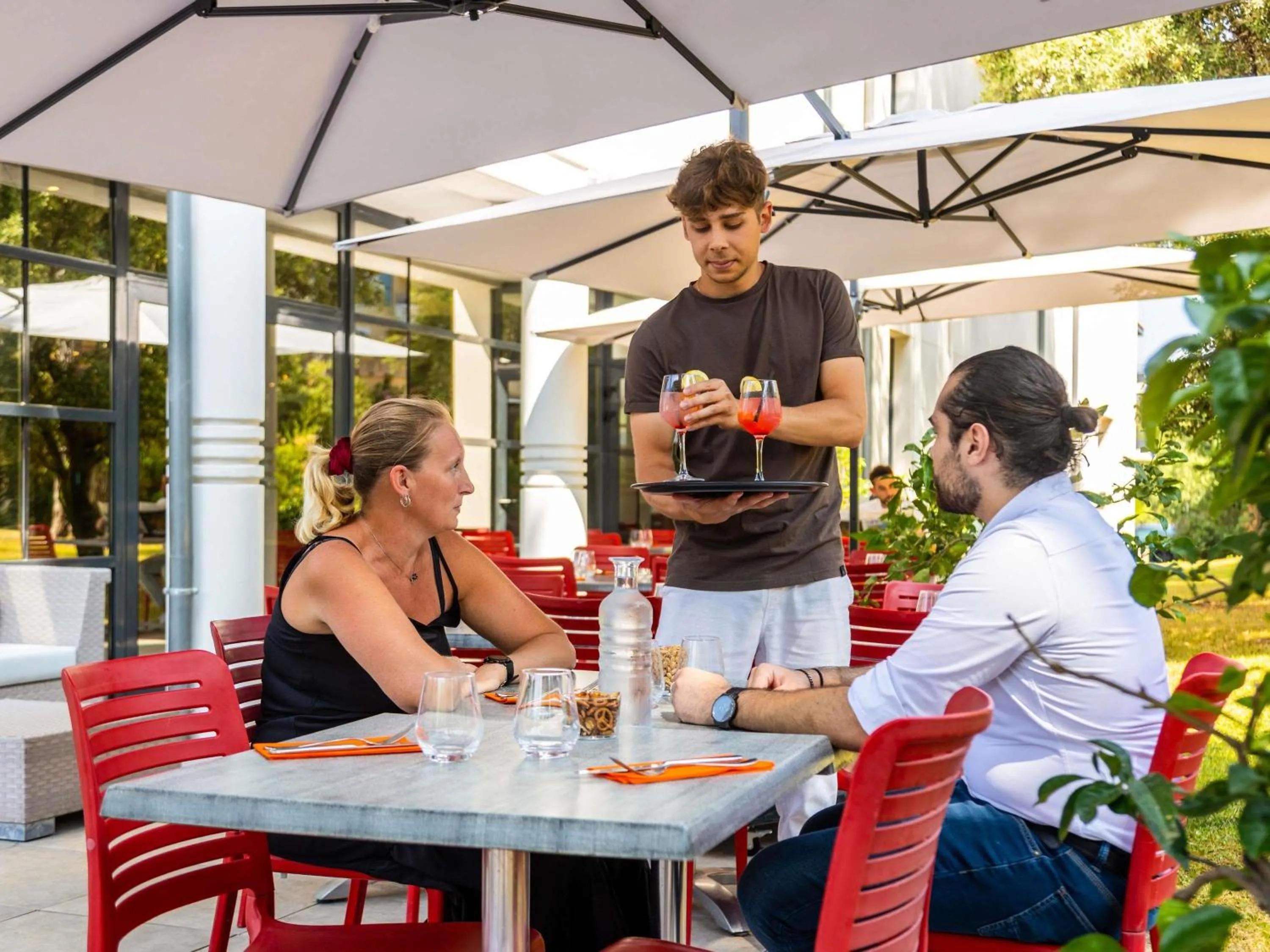 Patio in Mercure Aix-en-Provence La Duranne Gare TGV