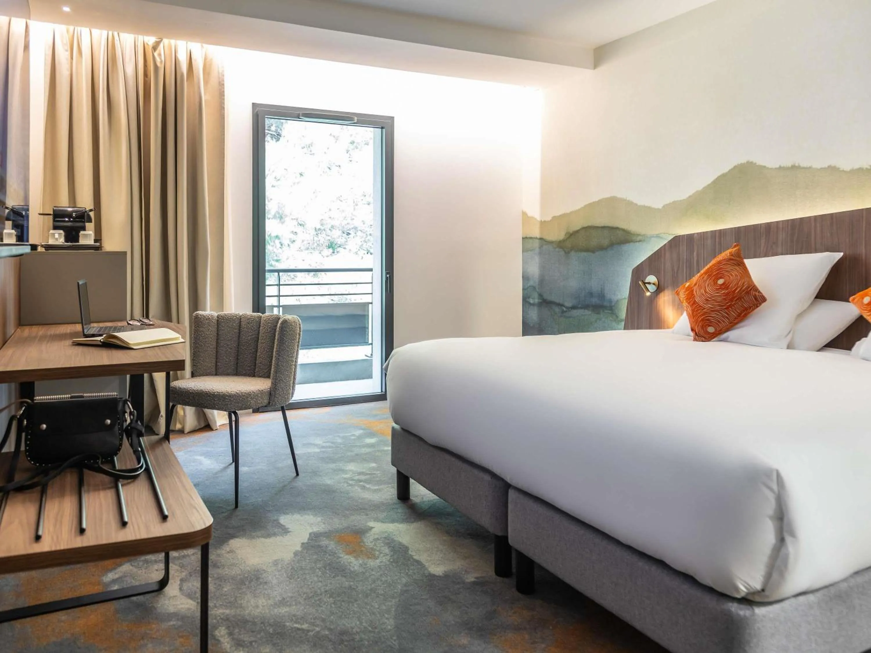 Bed in Mercure Aix-en-Provence La Duranne Gare TGV