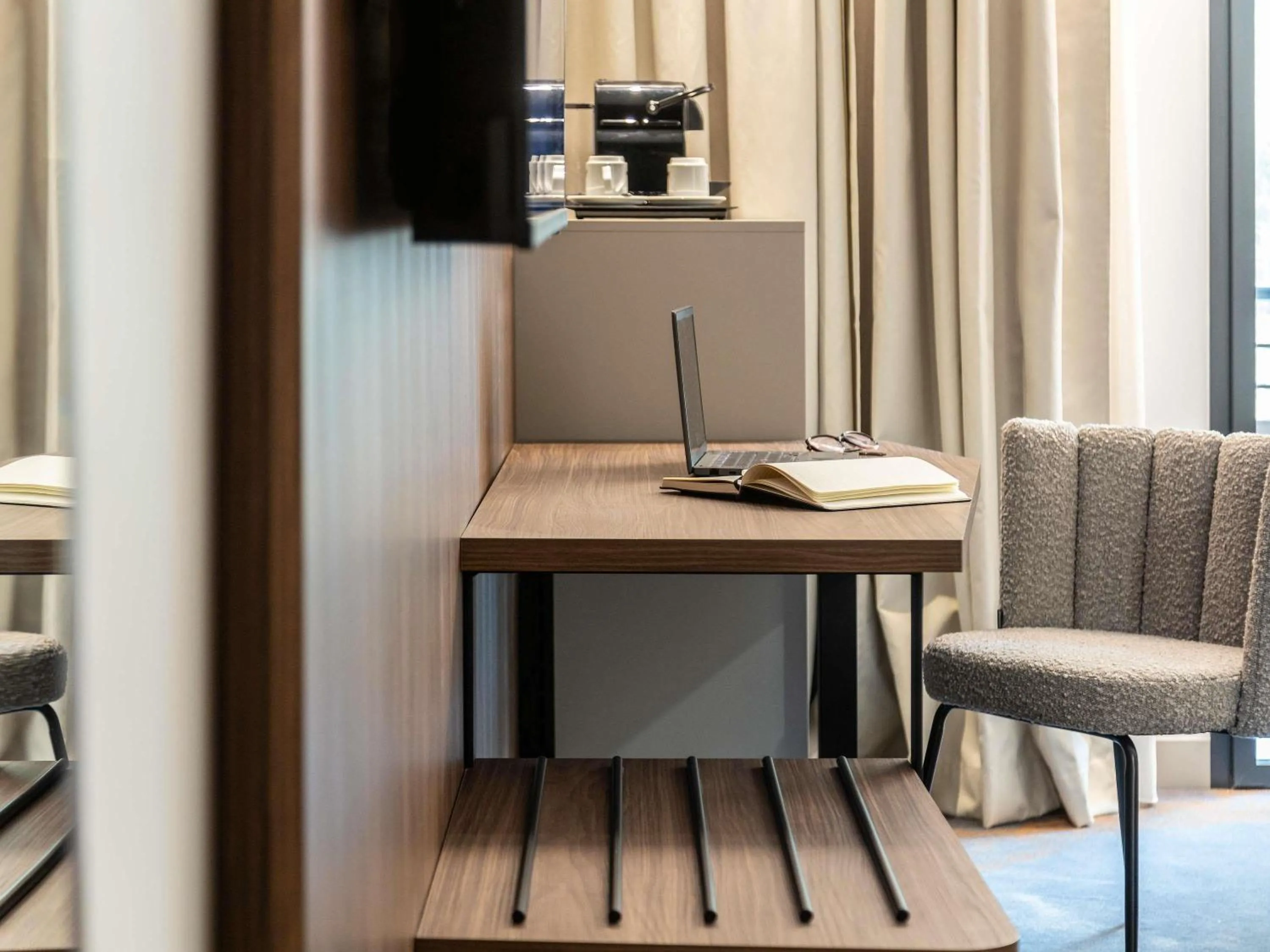 Seating area in Mercure Aix-en-Provence La Duranne Gare TGV