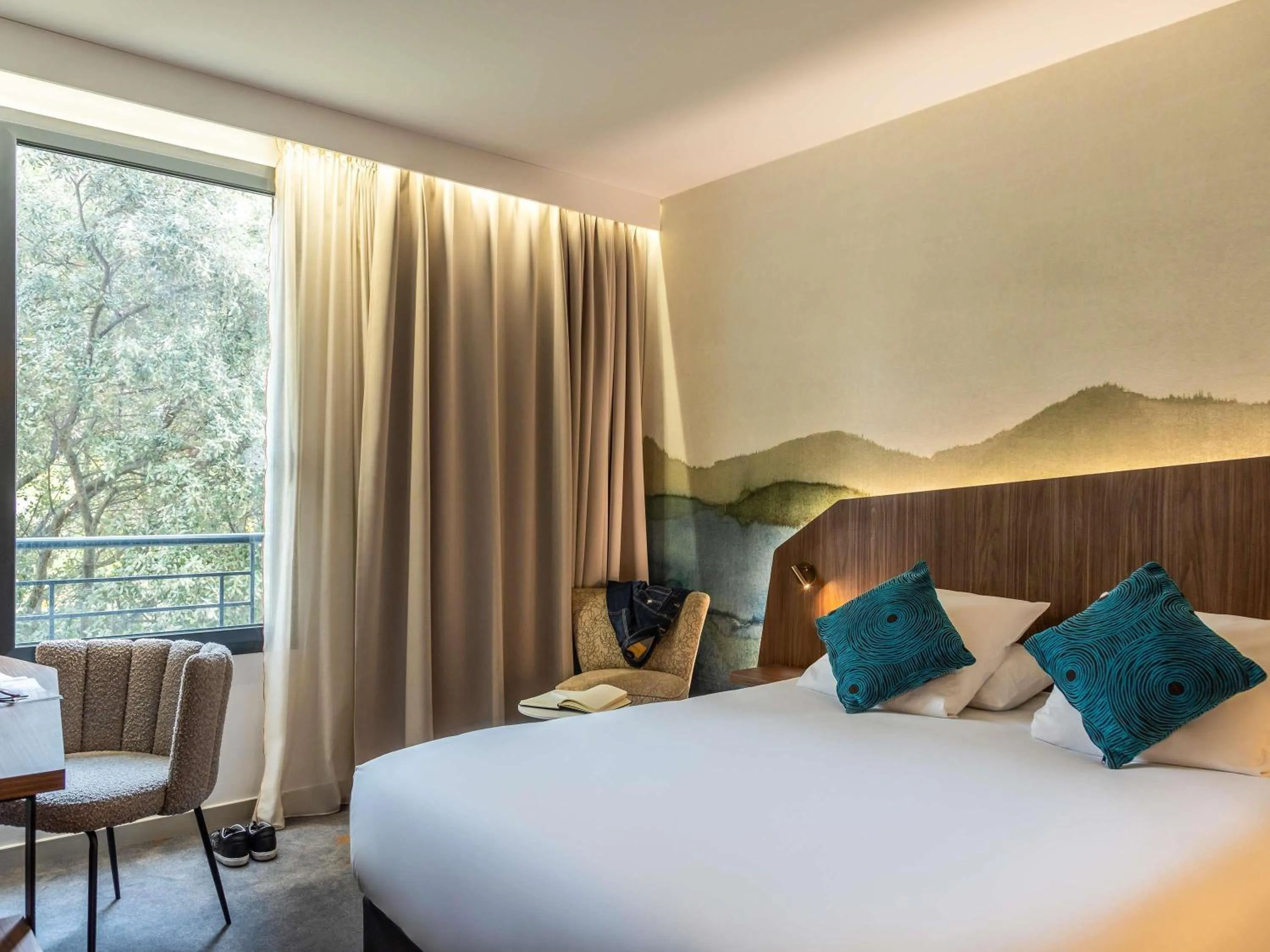 Bed in Mercure Aix-en-Provence La Duranne Gare TGV