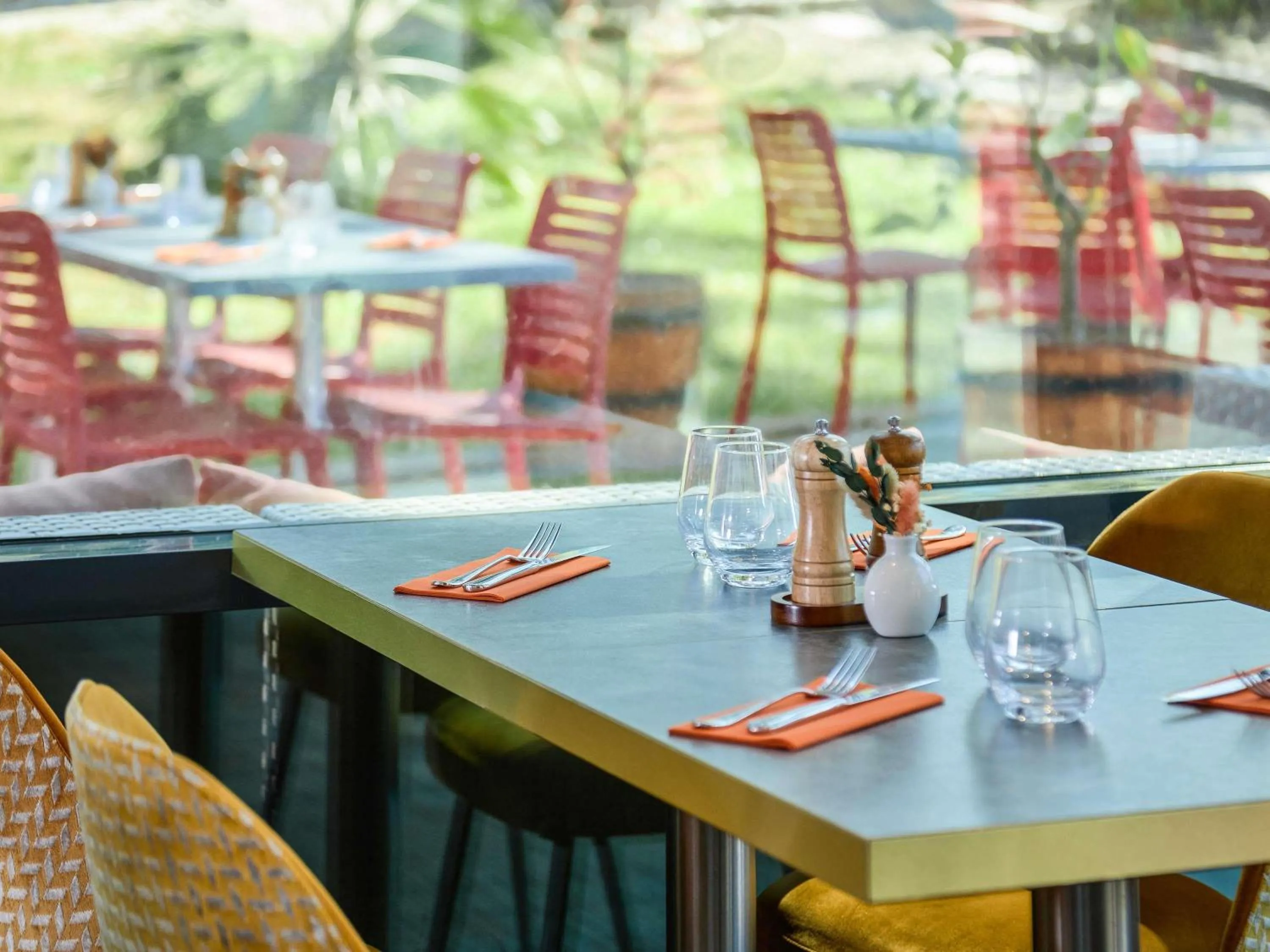 Restaurant/places to eat in Mercure Aix-en-Provence La Duranne Gare TGV