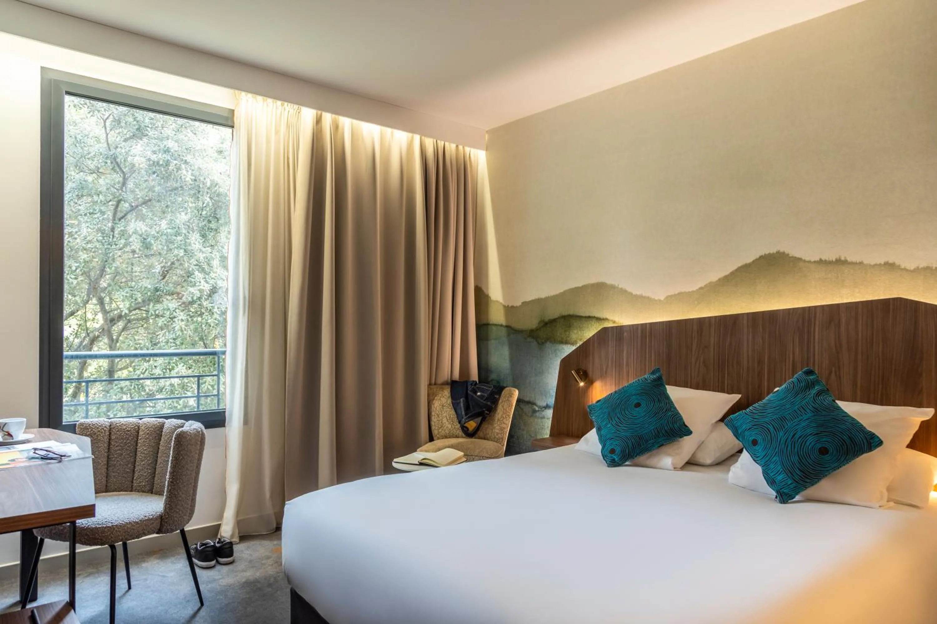 Bedroom, Bed in Mercure Aix-en-Provence La Duranne Gare TGV