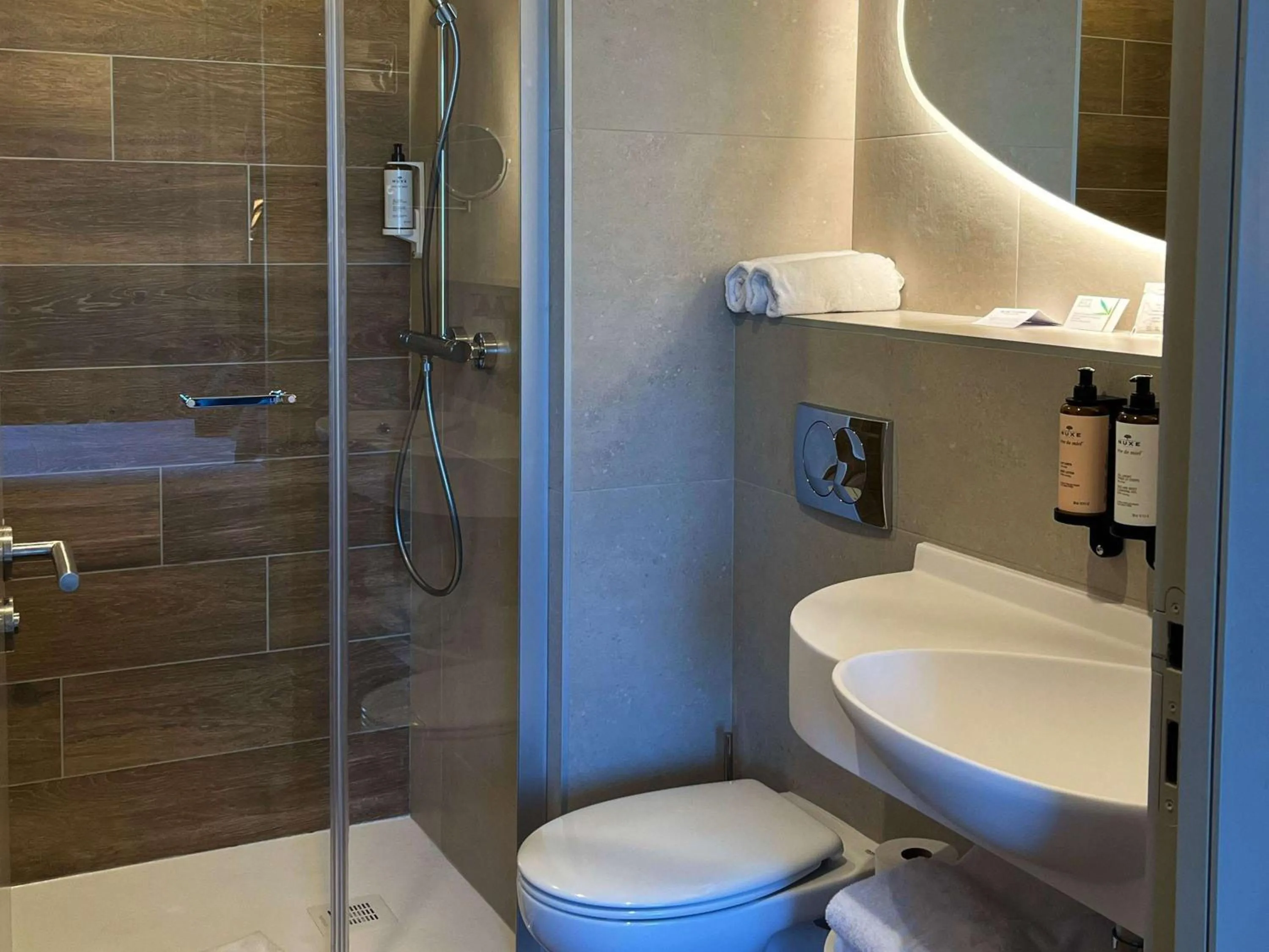 Bathroom in Best Western Hotel De Larbois