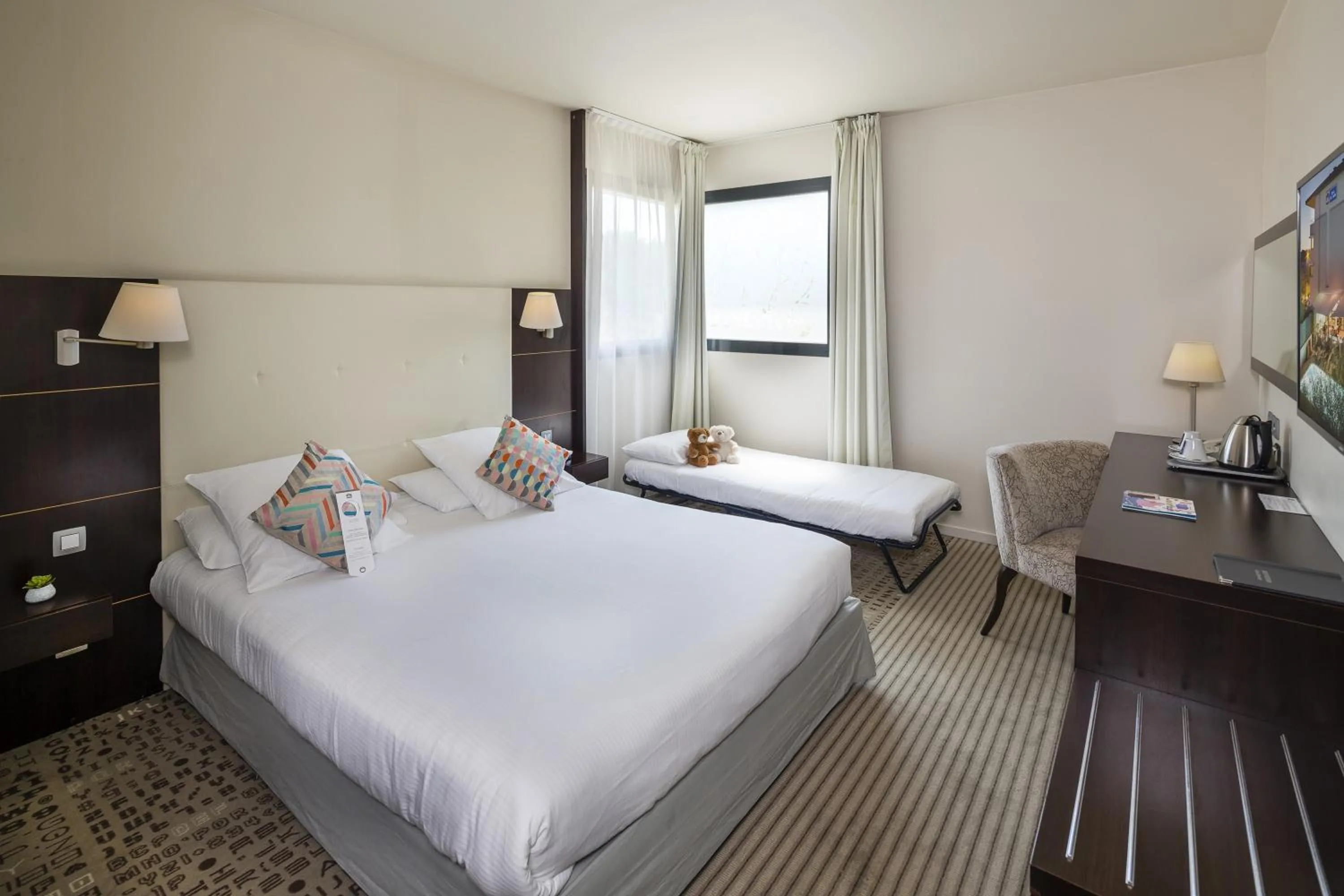 Photo of the whole room, Bed in Best Western Hotel De Larbois