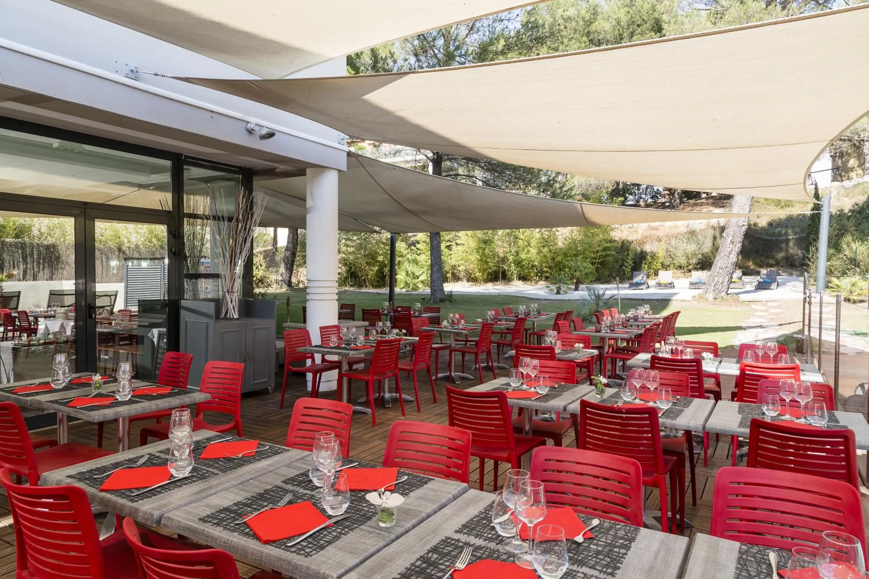 Patio, Restaurant/Places to Eat in Best Western Hotel De Larbois