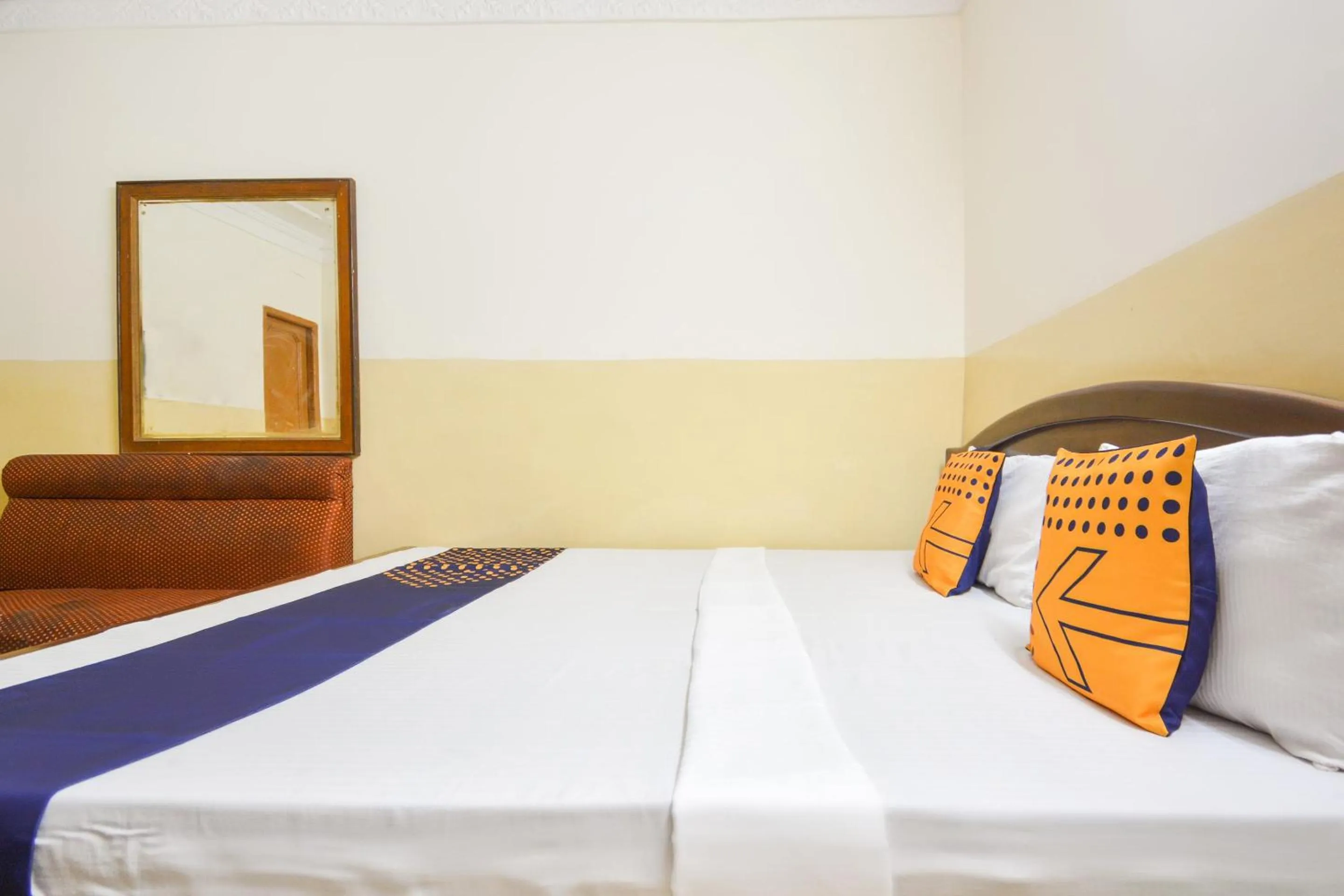 Bedroom, Bed in SPOT ON 36686 Hotel Om Shanti Palace