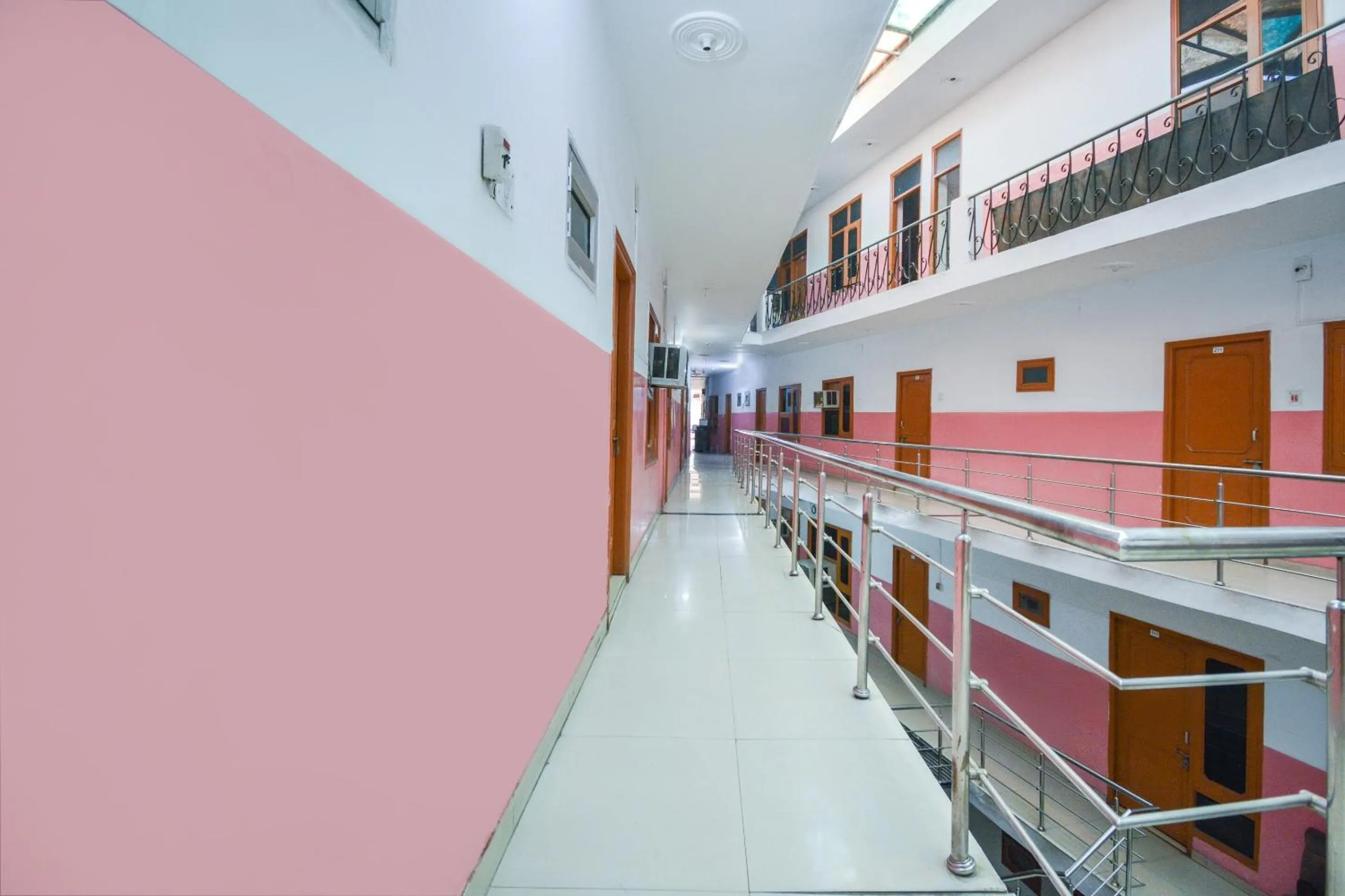 Lobby or reception in SPOT ON 36686 Hotel Om Shanti Palace