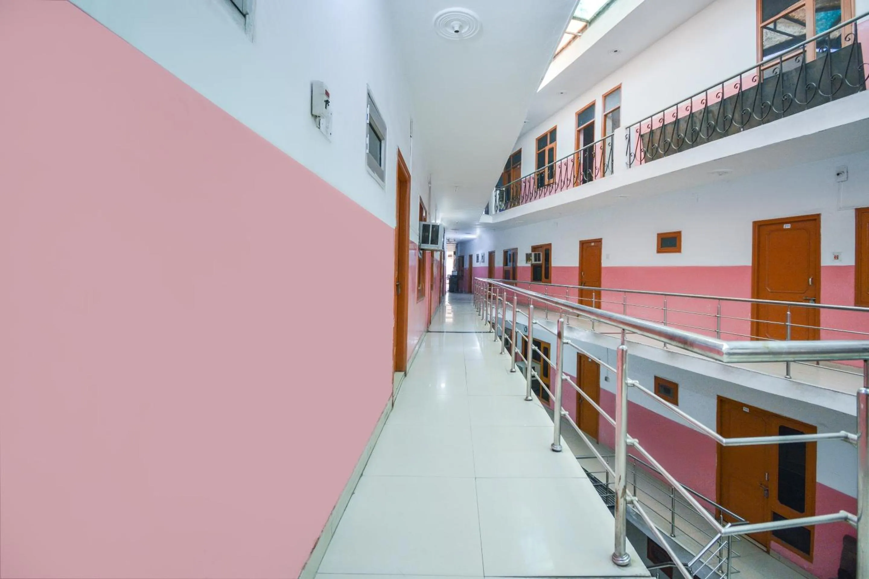 Lobby or reception in SPOT ON 36686 Hotel Om Shanti Palace