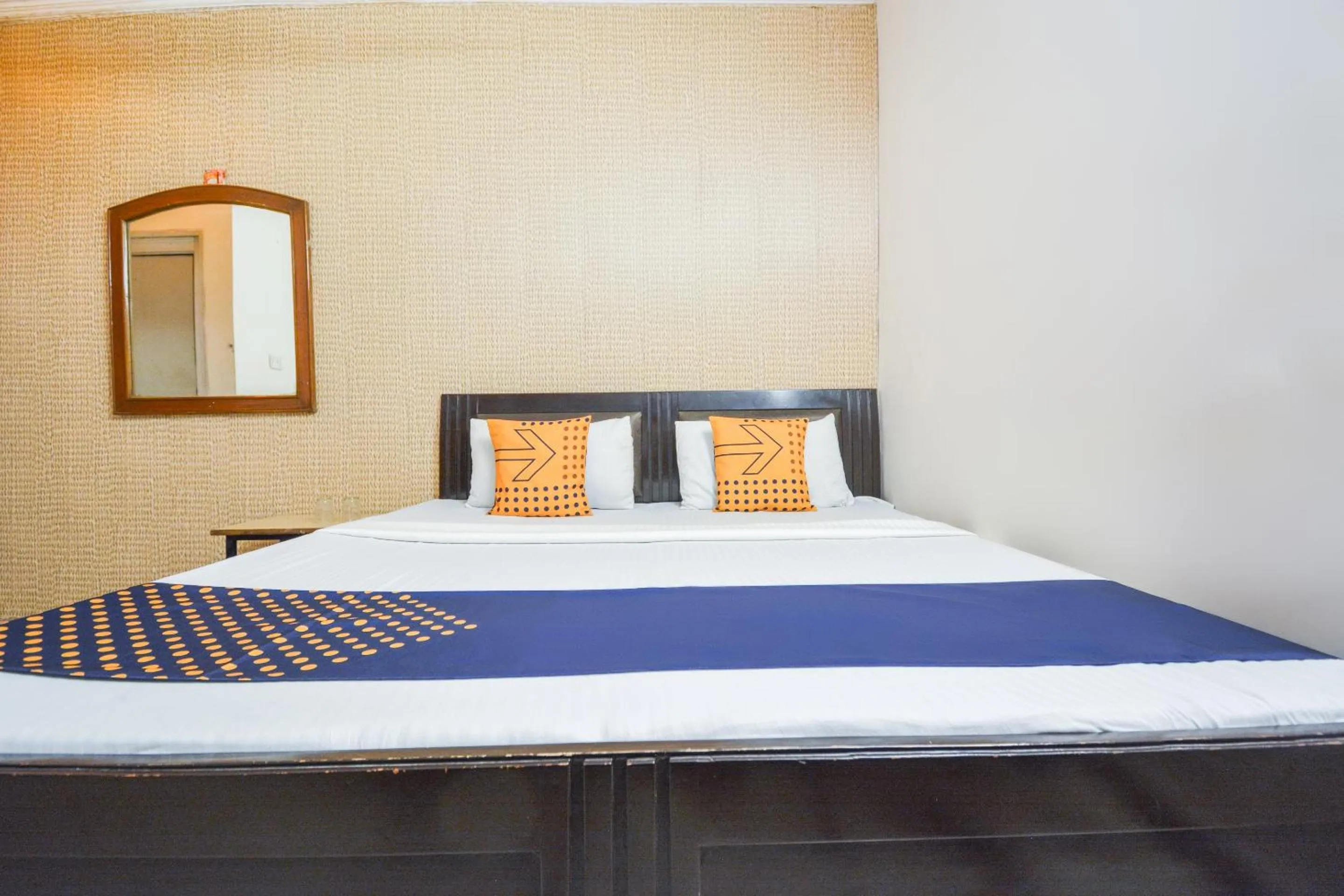 Bedroom, Bed in SPOT ON 36686 Hotel Om Shanti Palace