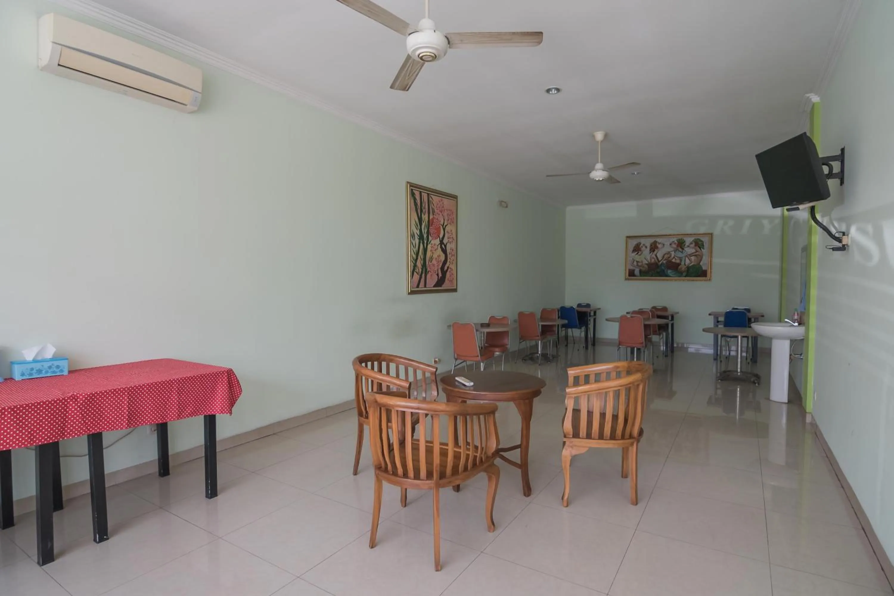 Restaurant/places to eat in RedDoorz at Hotel Griya Gatsu Lampung