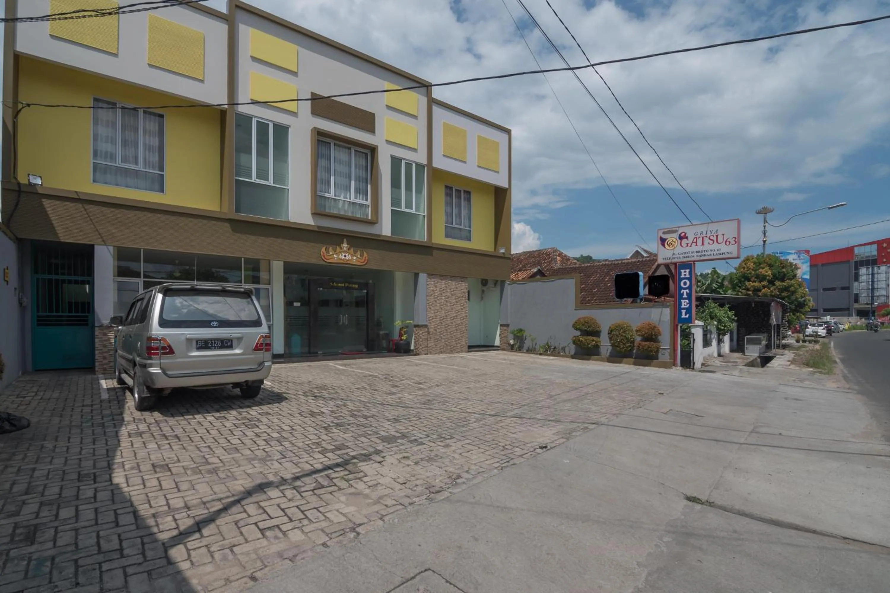 Facade/entrance in RedDoorz at Hotel Griya Gatsu Lampung