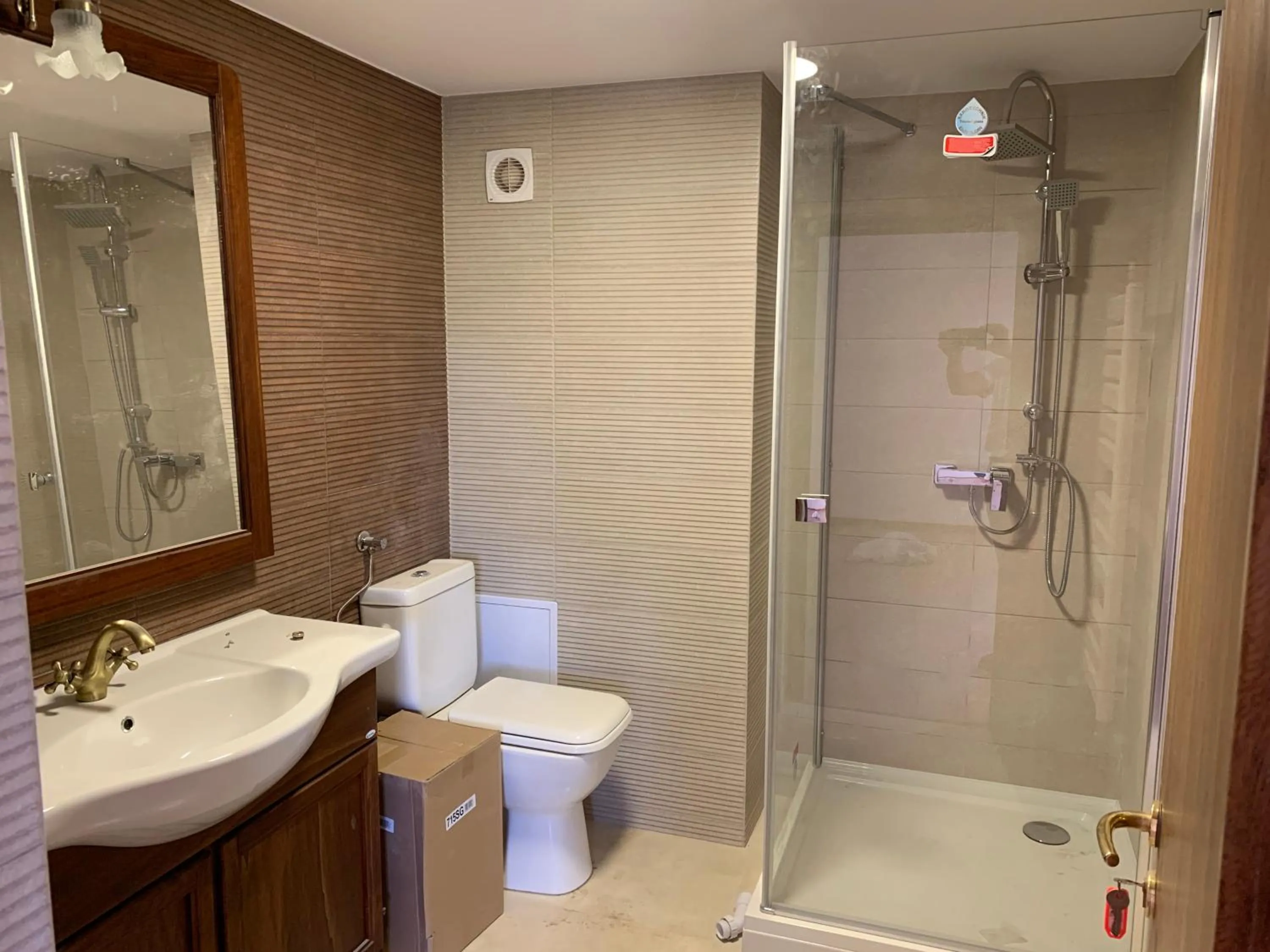 Bathroom in Hotel THR Center